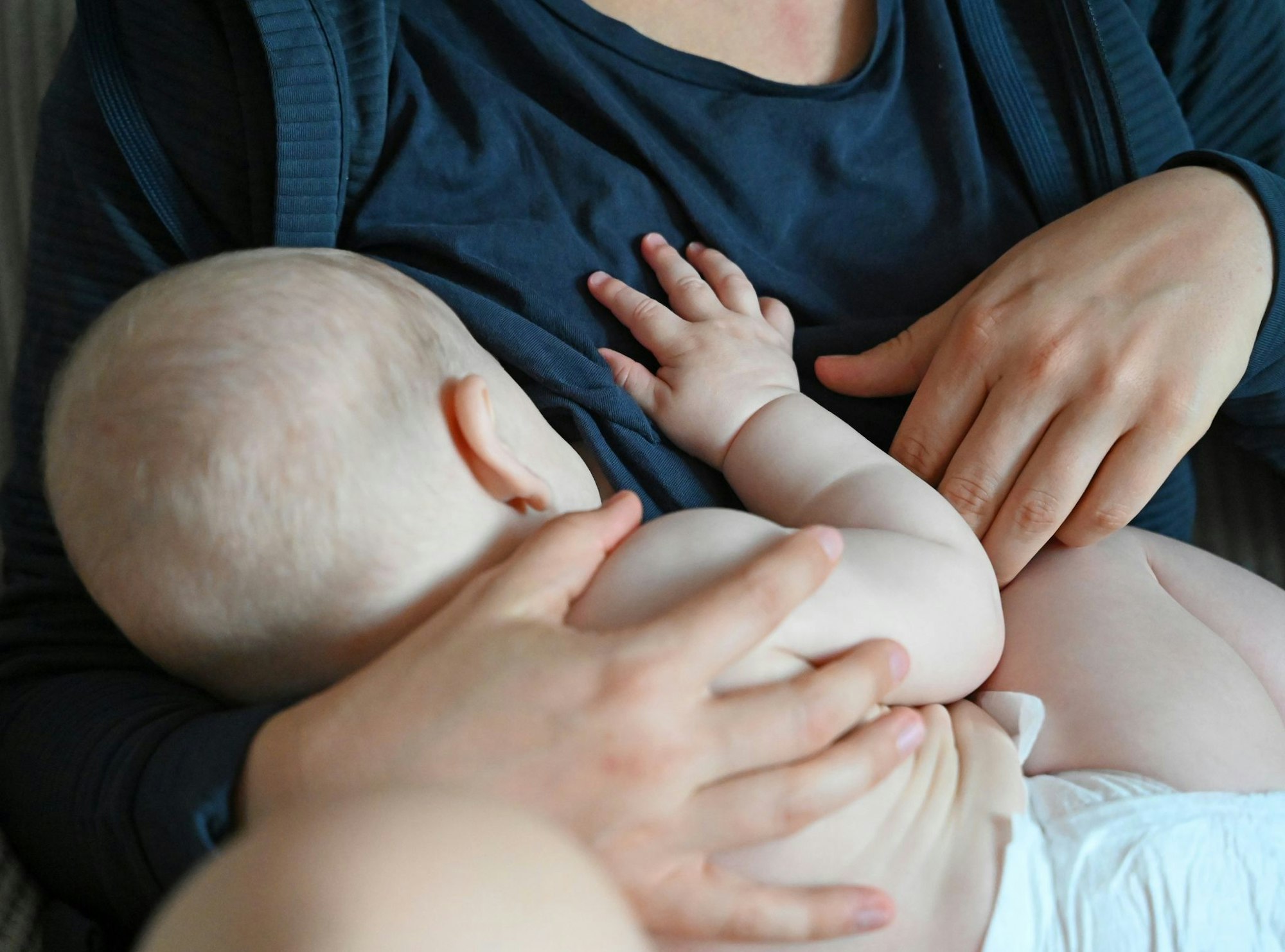 Ein Baby zu bekommen bleibt auch in krisenreichen Zeiten ein häufiger Wunsch. (Symbolbild)