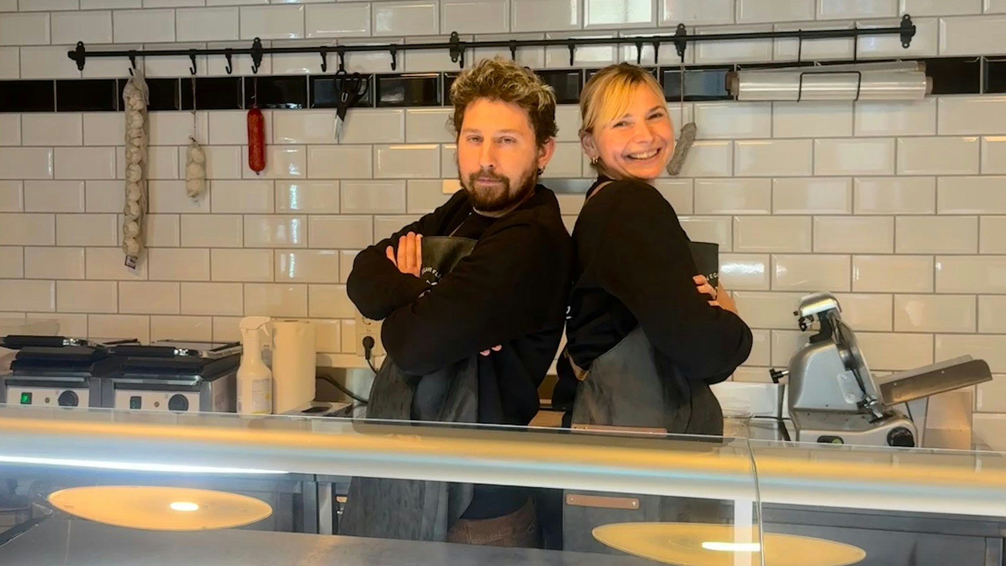 Gründerin Saskia Kiesewetter und Gründer Jan Lachmann haben noch viel zu tun, bis ihre vegane Fleischerei in Keröffnet.