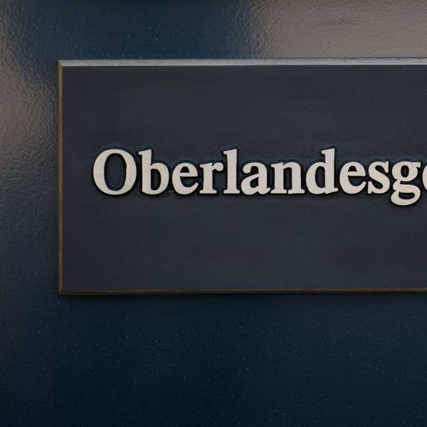 Das Außenschild des Gerichtsgebäudes des Oberlandesgerichts (OLG) Dresden. (Archivbild)