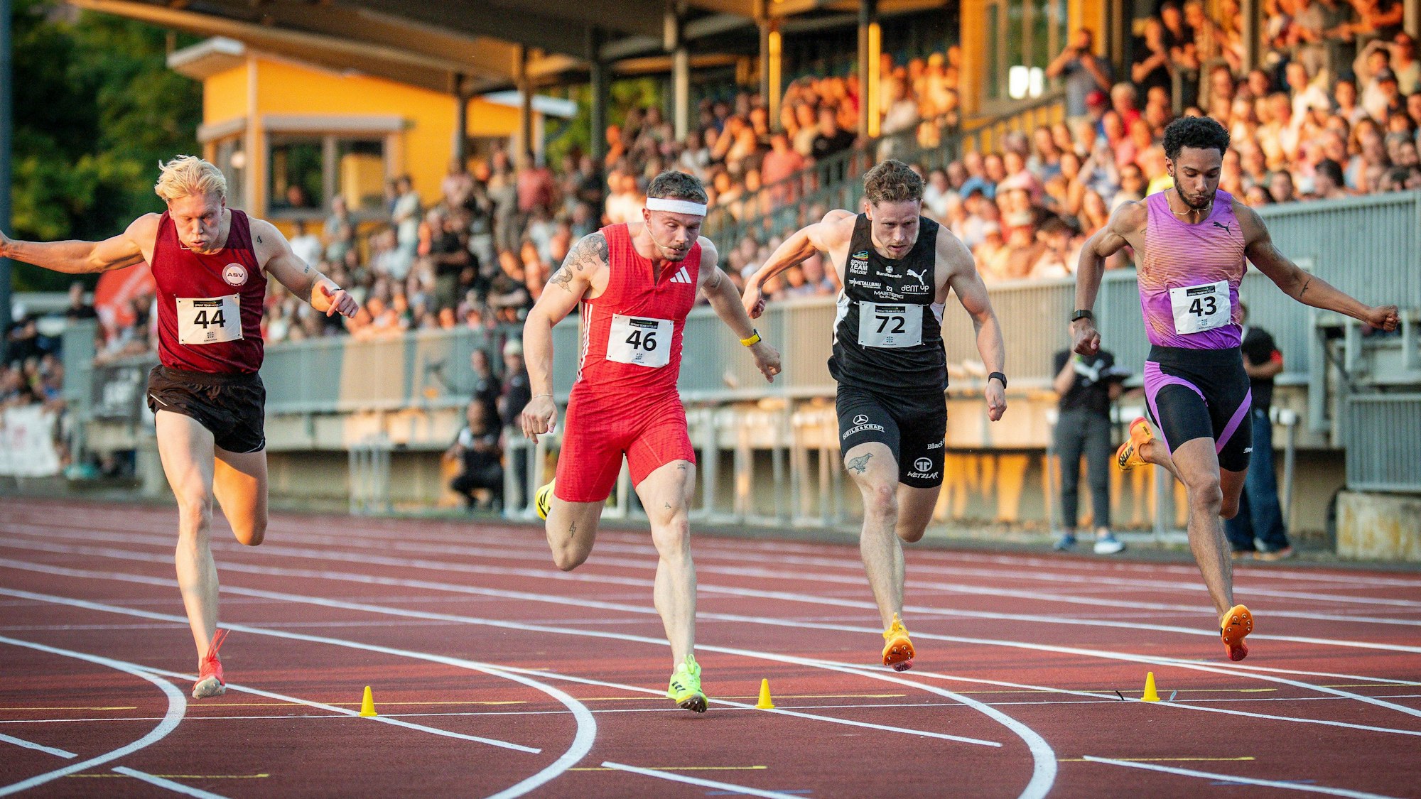 Yannick Wolf (Zweiter von links) von den Cologne Athletics