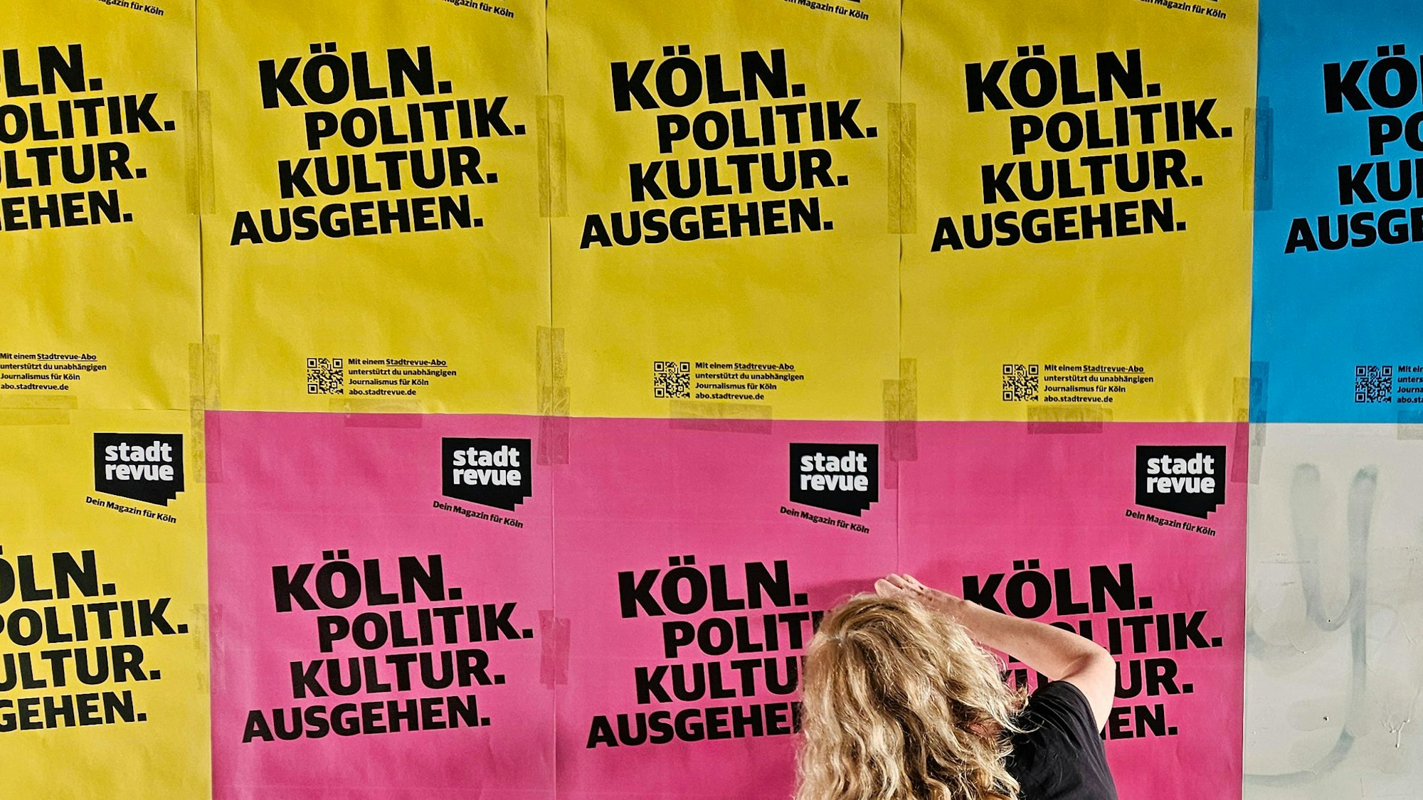 Das Bild zeigt Plakate mit Motiven der Stadtrevue. Foto: Elke Schwirtheim