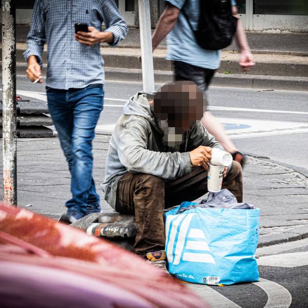 Alltägliches Bild: Drogenkonsumenten in der Lungengasse.