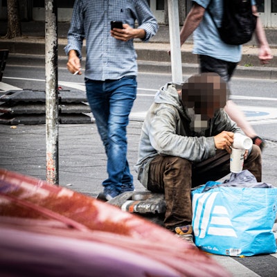 Alltägliches Bild: Drogenkonsumenten in der Lungengasse.