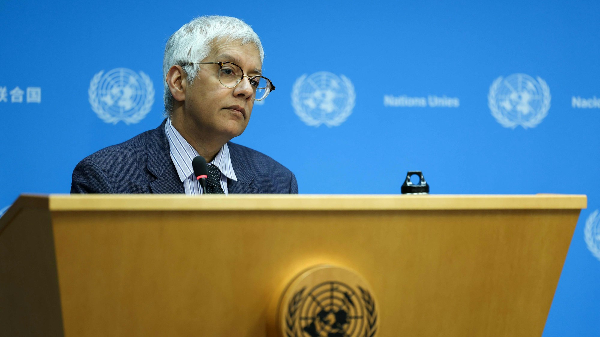 Die UN fordern mehr Erlaubnis für Straßenhilfe in Gaza. Luftabwürfe seien unzureichend für den immensen Bedarf erklärt Sprecher Farhan Haq.