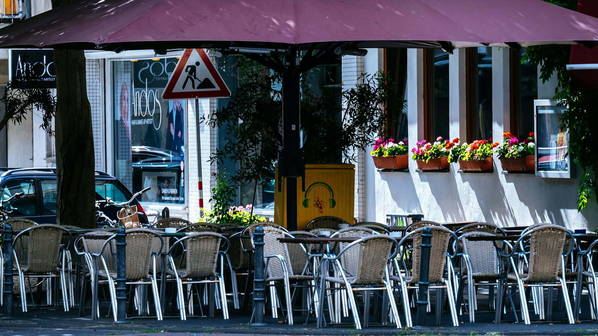 Massive Umsatzverluste: Viele Tische in der Außengastronomie blieben im Juli unbesetzt.