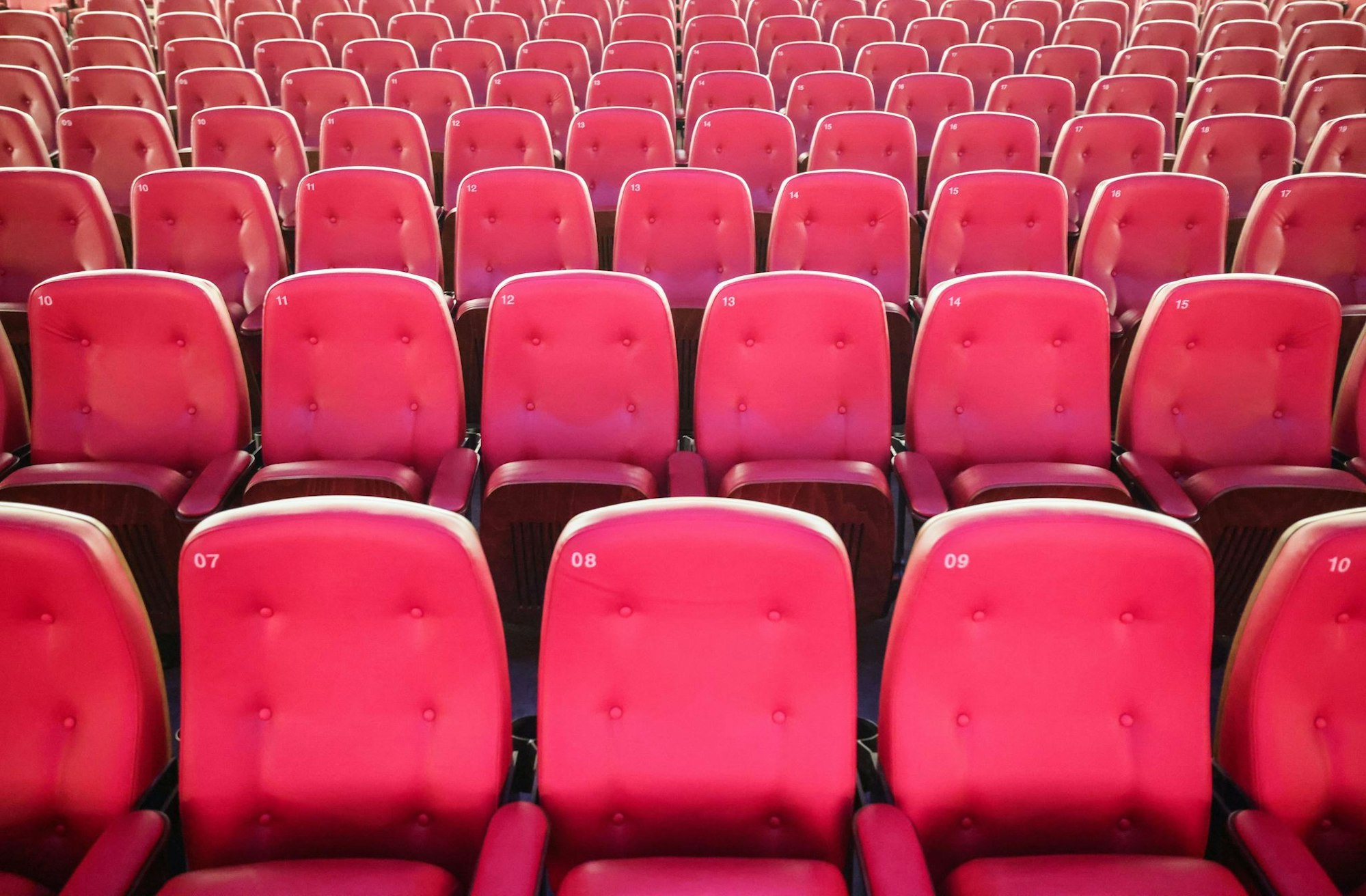 Viele Kinos in Deutschland haben Investitionsbedarf - und leiden unter schwachen Zuschauerzahlen. (Symbolbild)