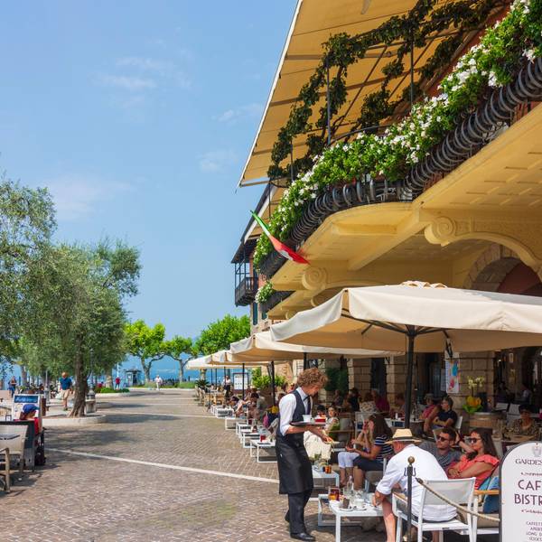 Torri del Benaco, ein Ort am Gardasee geht gegen aufdringliche Kellner vor.