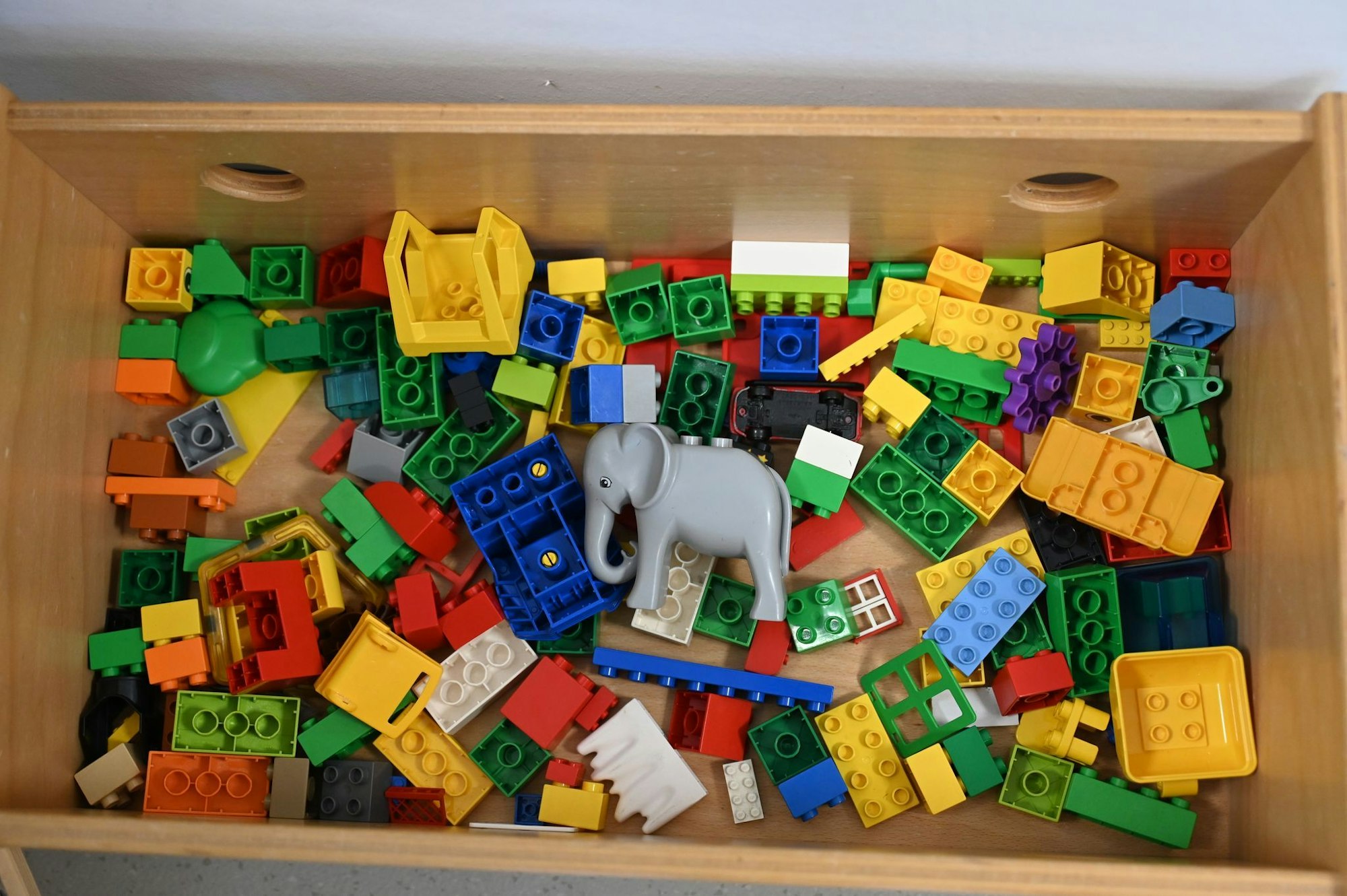 Die SPD-Opposition sieht die Eltern in Nordrhein-Westfalen vor einem beschwerlichem Kita-Jahr 2025/26. (Symbolbild)