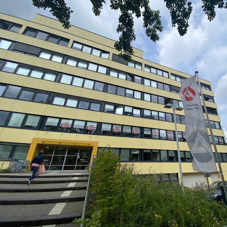 Zu sehen ist die Agentur für Arbeit in Brühl.