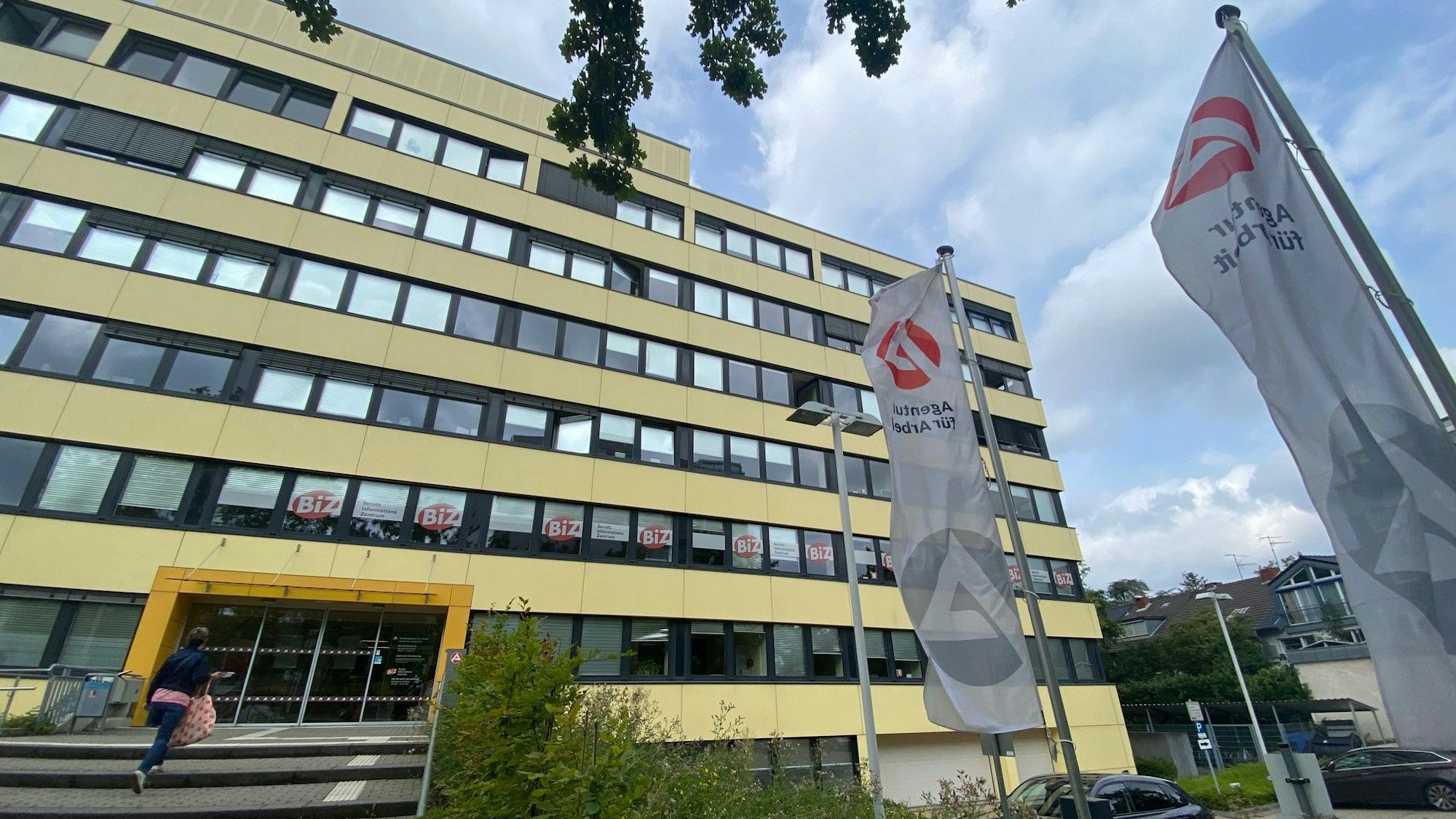 Zu sehen ist die Agentur für Arbeit in Brühl.