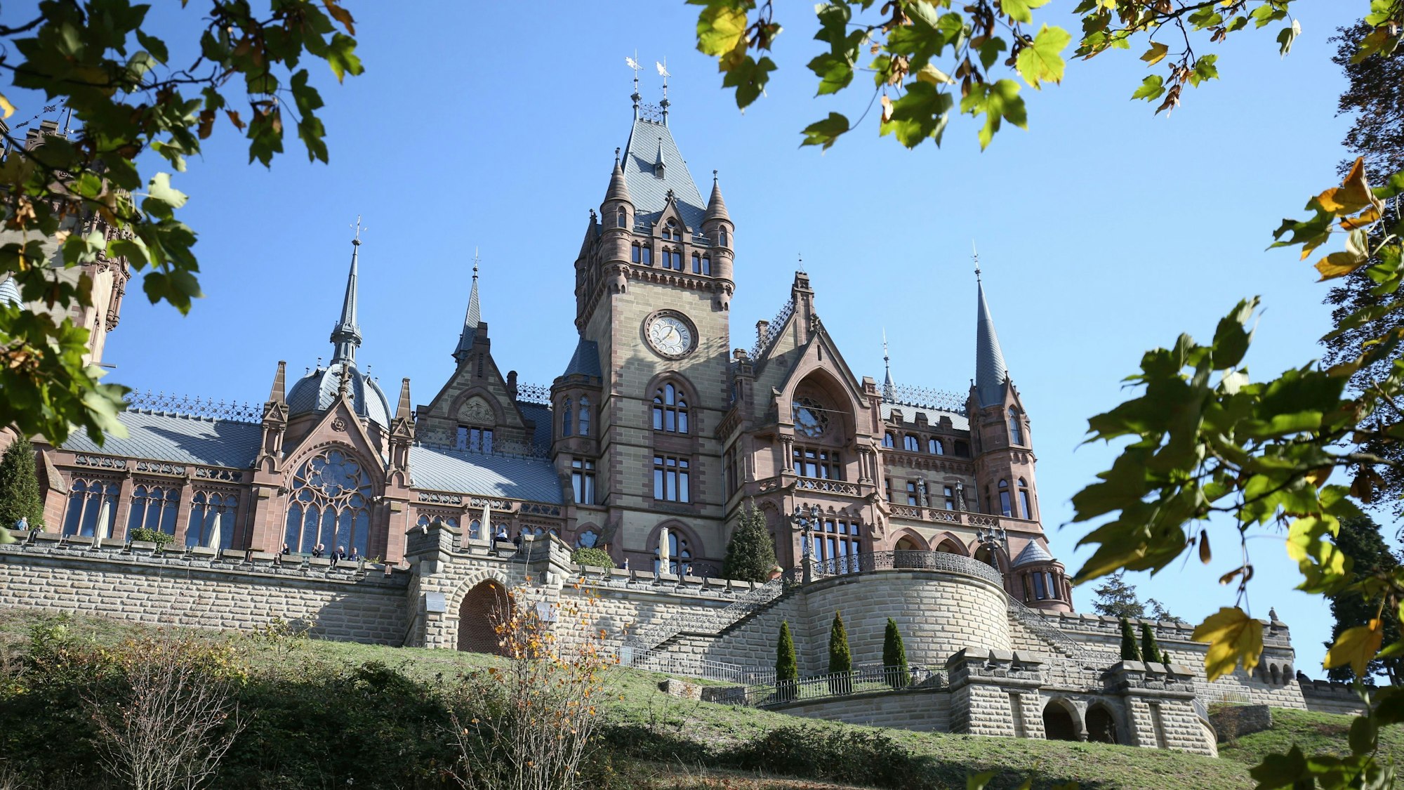 Schloss Drachenburg am Drachenfelsen