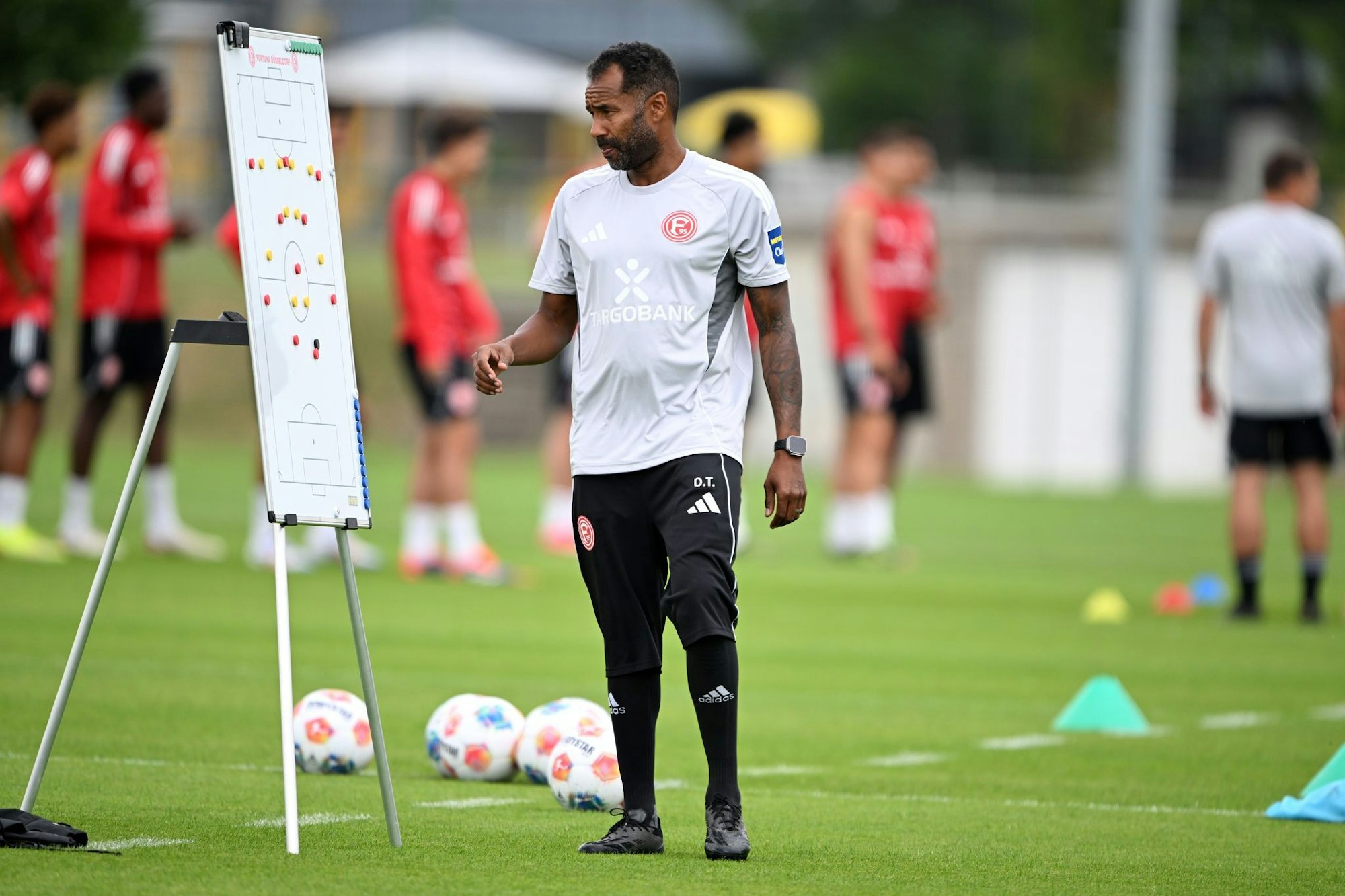 Düsseldorfs Trainer Daniel Thioune geht mit einem klaren Ziel in die neue Saison.