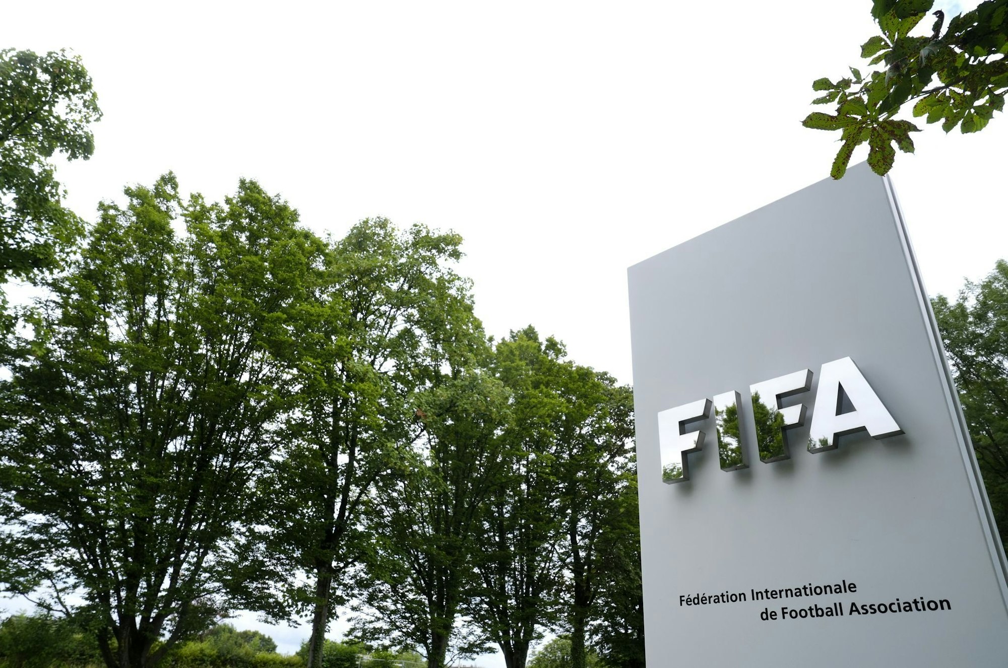 Der belgische Verein RFC Seraing klagte gegen FIFA-Regeln.