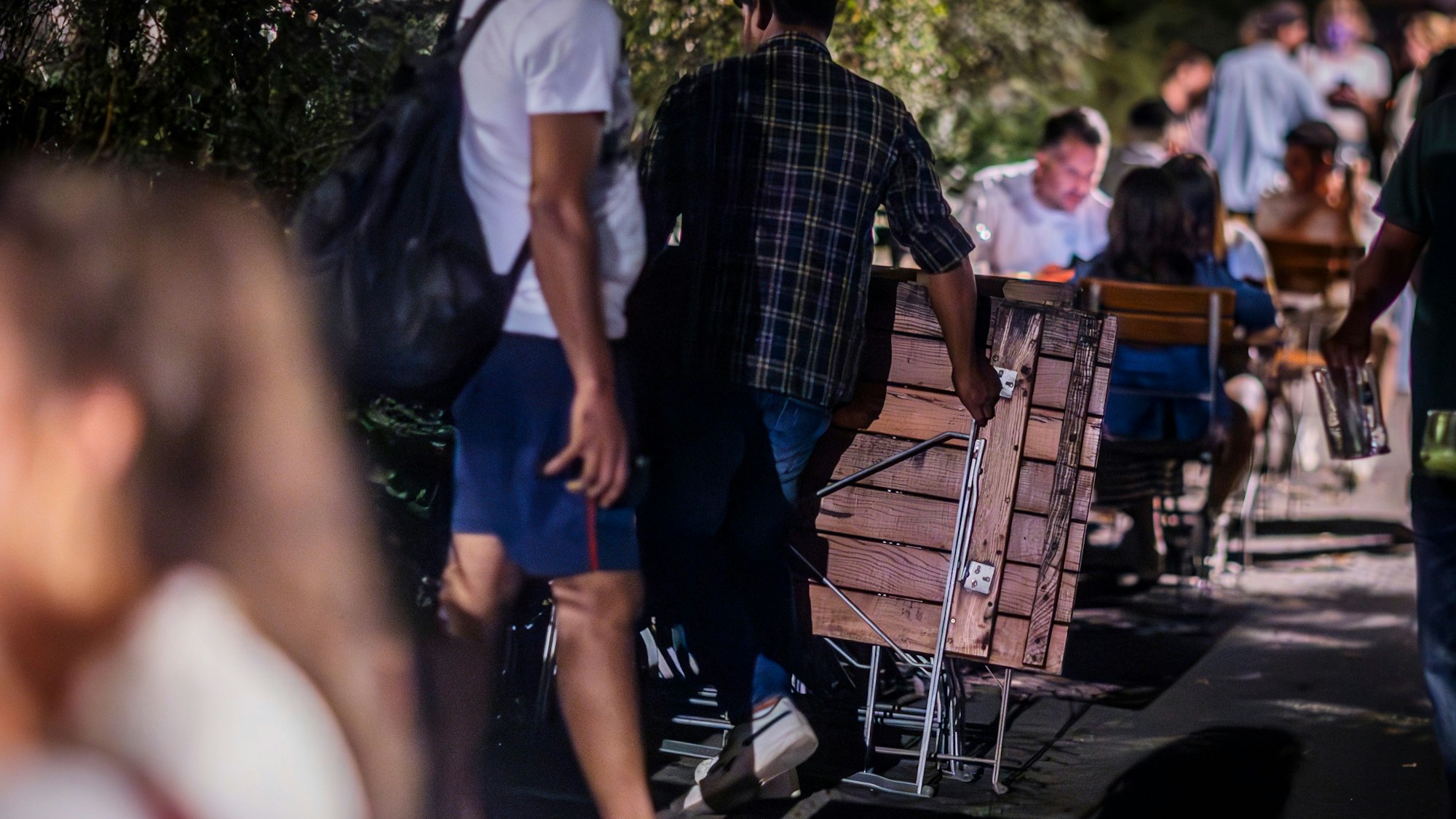 Um 22 Uhr muss die Gastronomie auf dem Brüsseler Platz schließen.