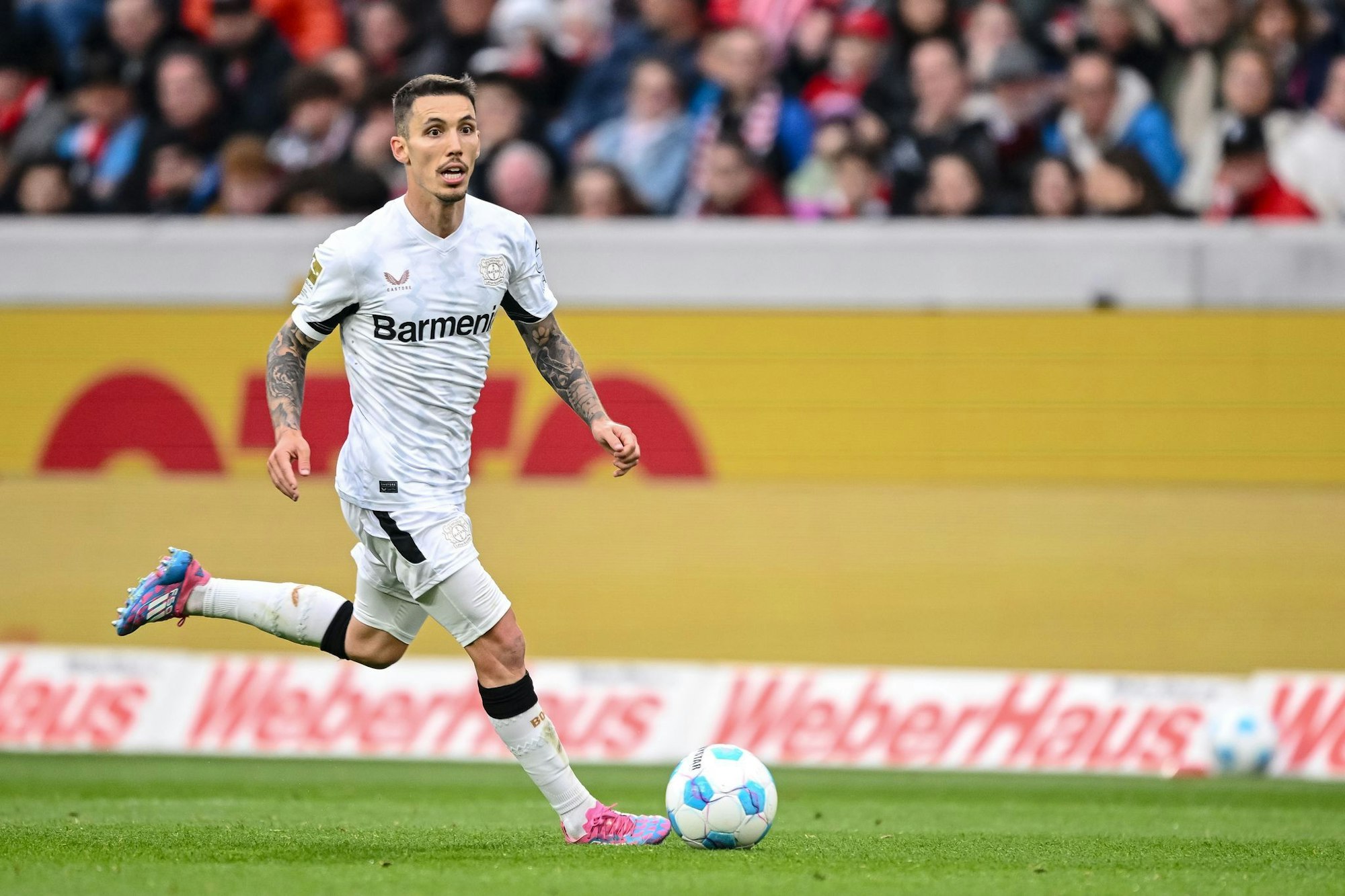 Alejandro Grimaldo von Bayer Leverkusen liebäugelt mit einem Wechsel nach Spanien.