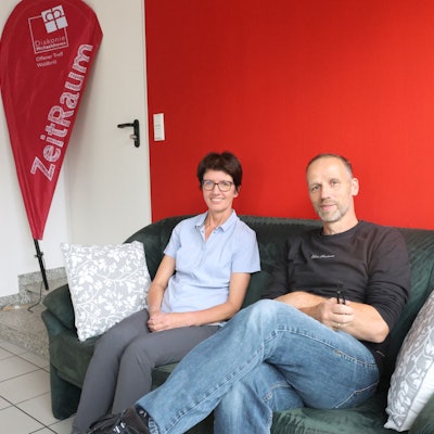 Freuen sich auf den Neustart in Waldbröl: Aus dem „Kontaktpunkt“ wird der „Zeitraum“, die Sozialarbeiterin Kerstin Hartwich und Udo Schmidt, Bereichsleiter bei den Wohnhilfen Oberberg der Diakonie Michaelshoven, sind gespannt, wer dorthin kommt.