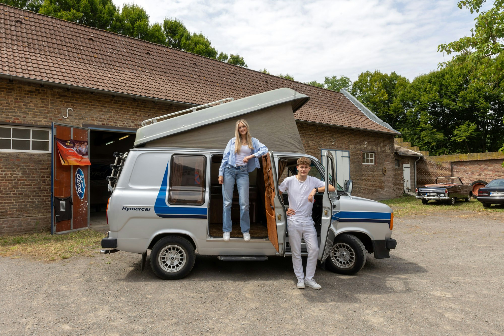 12.07.2025
Köln
Ford Wohnmobil von 1982, Vater Achim Gerstenmayer, Tocher Chiara und Freund Nick