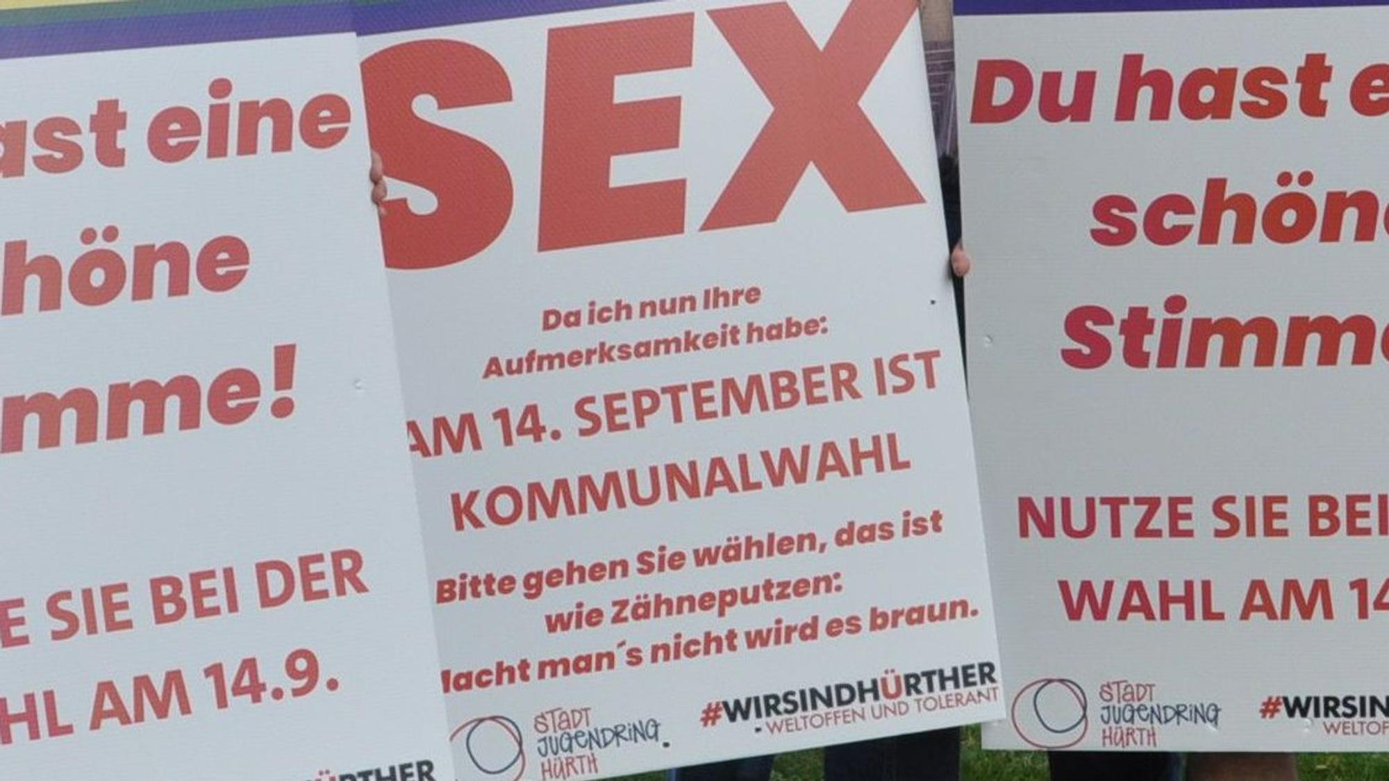 Das Bild zeigt ein Plakat mit der Aufschrift SEX.