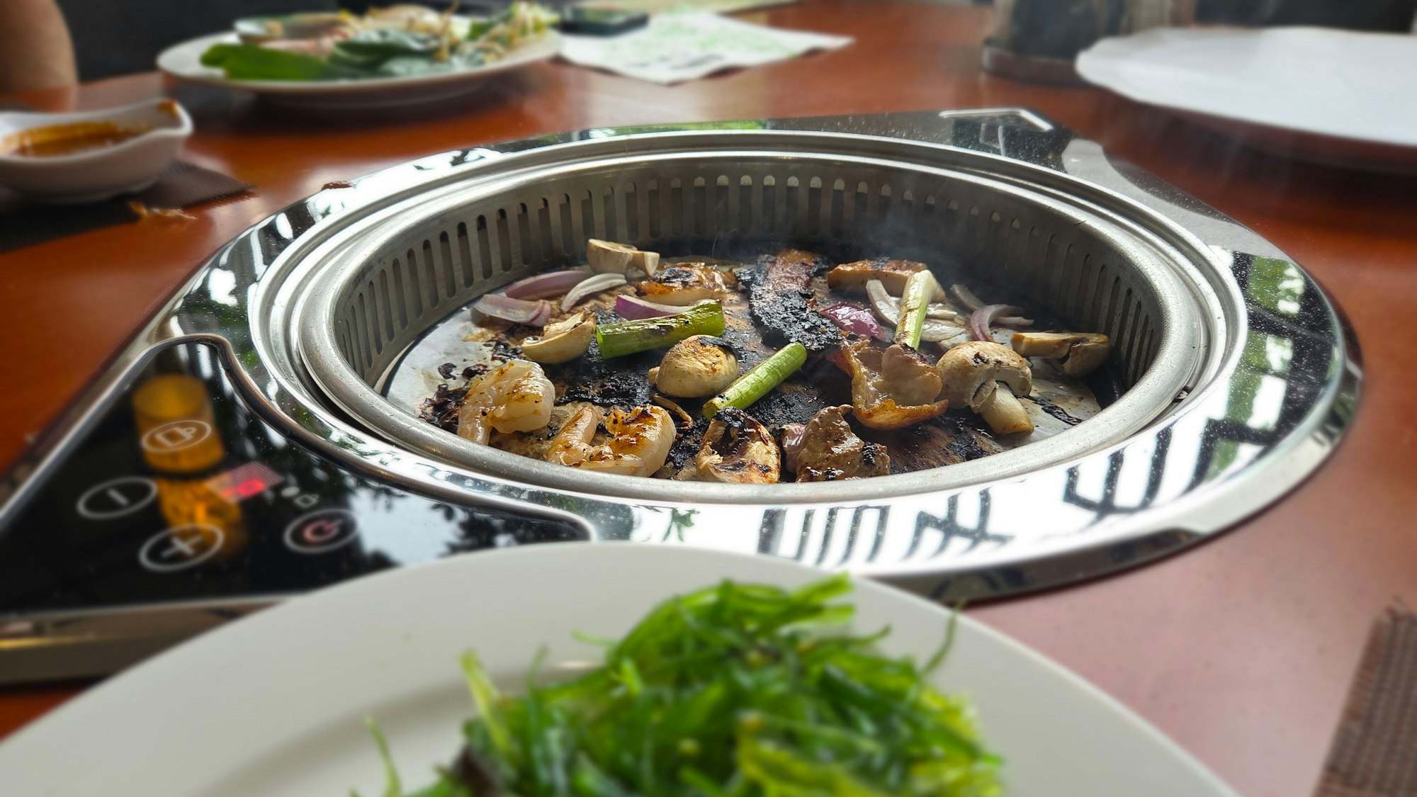 Kimchi Gourmet: Auch Gemüse und Pilze kommen auf den Grill. Das gibt Aroma