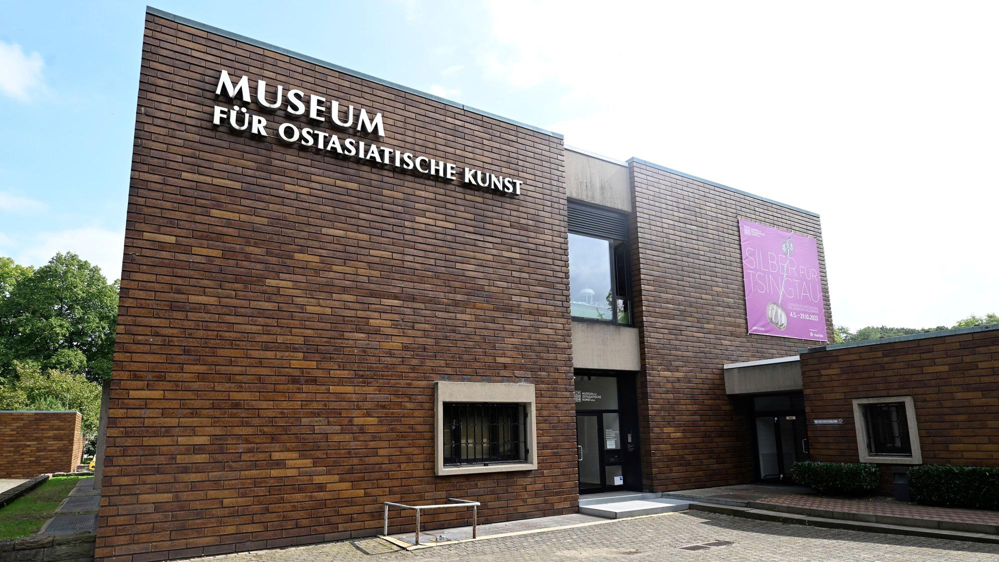13.09.2023, Nordrhein-Westfalen, Köln: Das Museum für Ostasiatische Kunst. Aus dem Museum haben Einbrecher wertvolles Porzellan aus Vitrinen gestohlen. Nach ersten Erkenntnissen sind bei dem Einbruch in der Nacht zum Mittwoch neun Teile künstlerischen Porzellans entwendet worden. Foto: Roberto Pfeil/dpa +++ dpa-Bildfunk +++