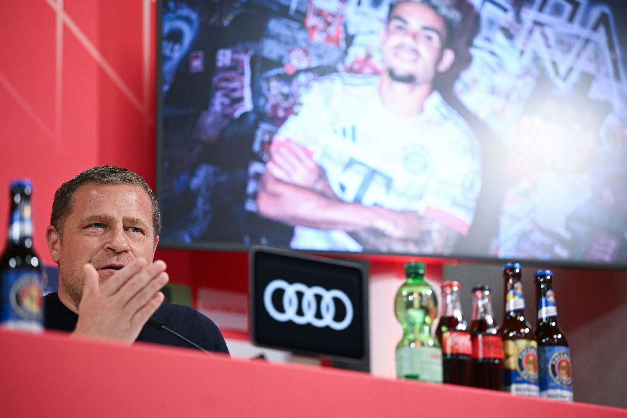 Wehrt sich gegen Kritik: Sportvorstand Max Eberl.