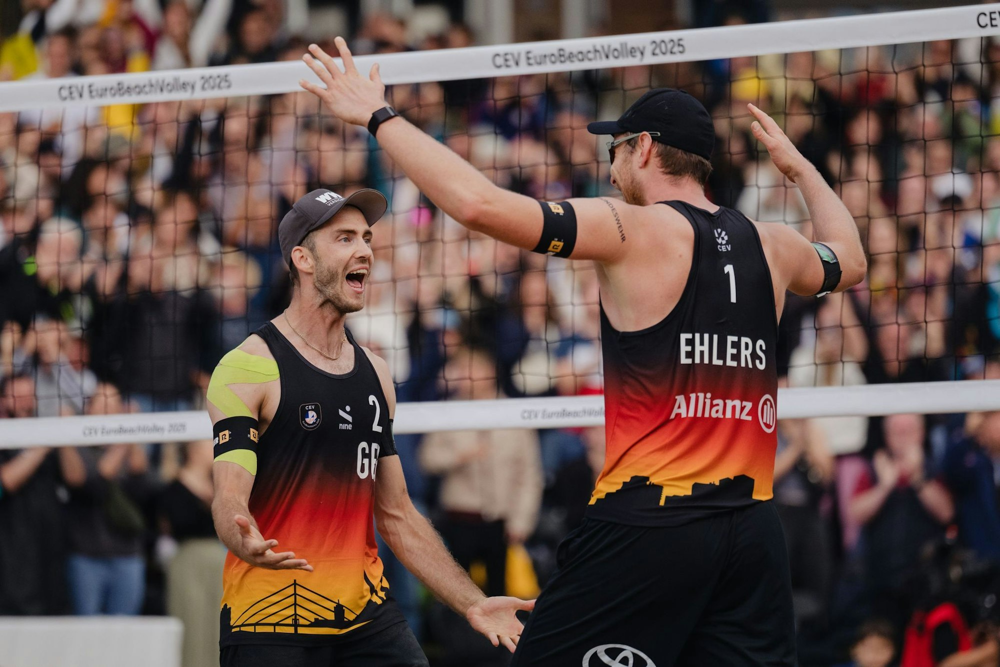 Hatten gegen die Olympiasieger am Ende nichts zu jubeln: Nils Ehlers (r) und Clemens Wickler.