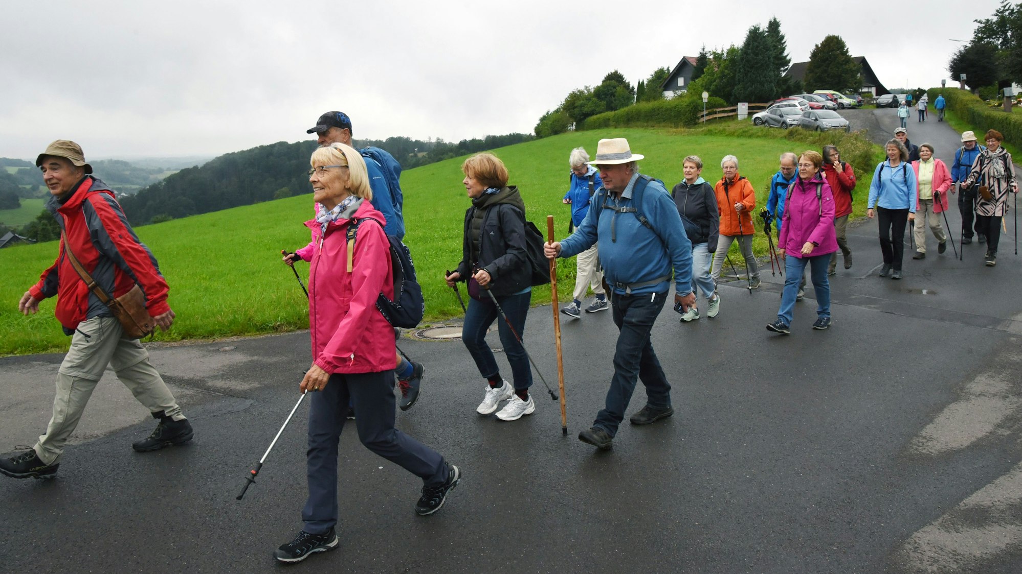 3.8.2025:
Der IVV-Wandertag in der Naehe und am St. Anna-Heim in Belmicke brachte viele Wanderer auf dei Strecke. (ds)
