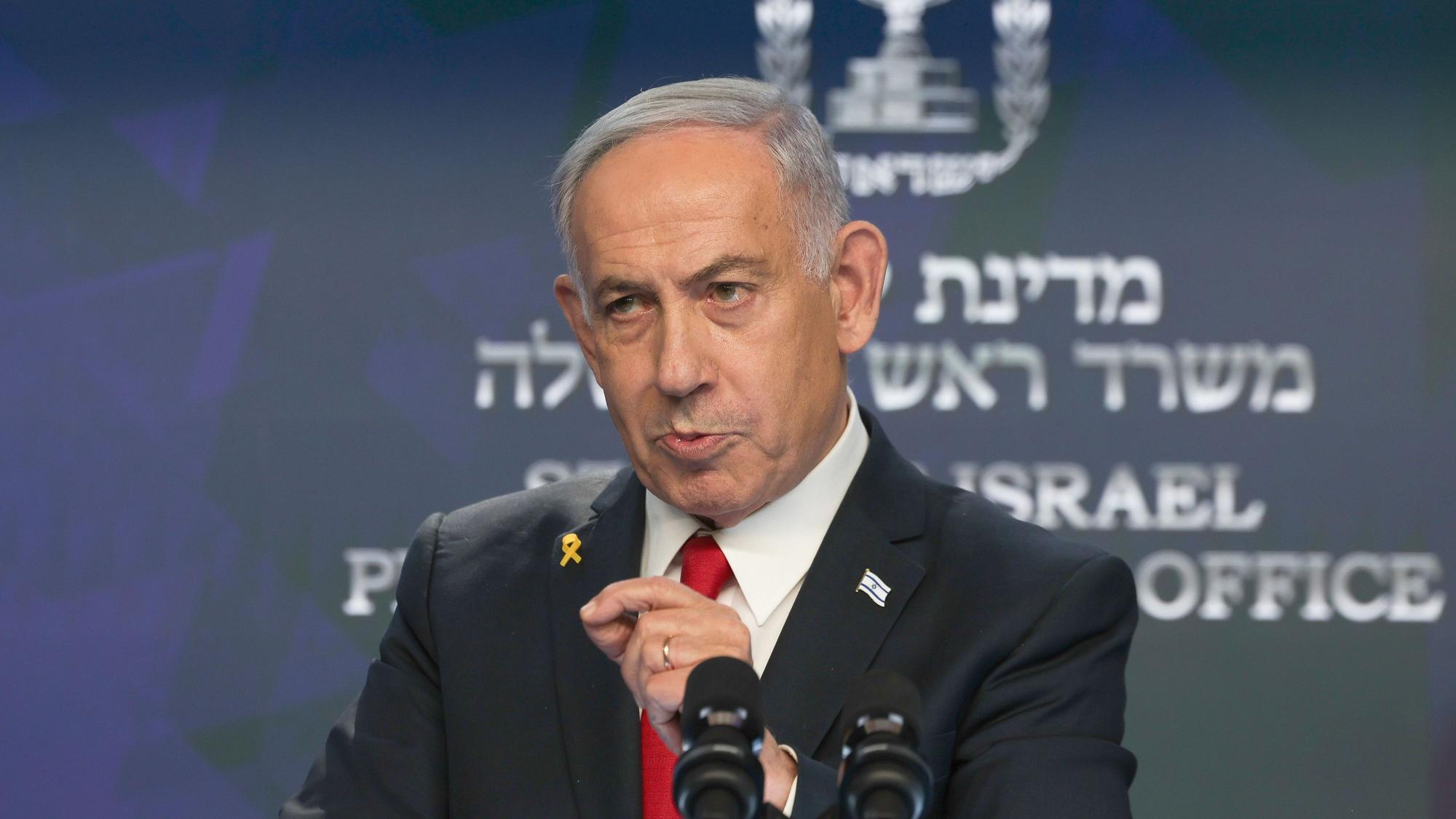 ARCHIV - 21.05.2025, Israel, Jerusalem: Der israelische Premierminister Benjamin Netanjahu spricht während einer Pressekonferenz. (zu dpa: «Netanjahu: «Die Hamas will keinen Deal»») Foto: Ronen Zvulun/Pool Reuters/dpa +++ dpa-Bildfunk +++