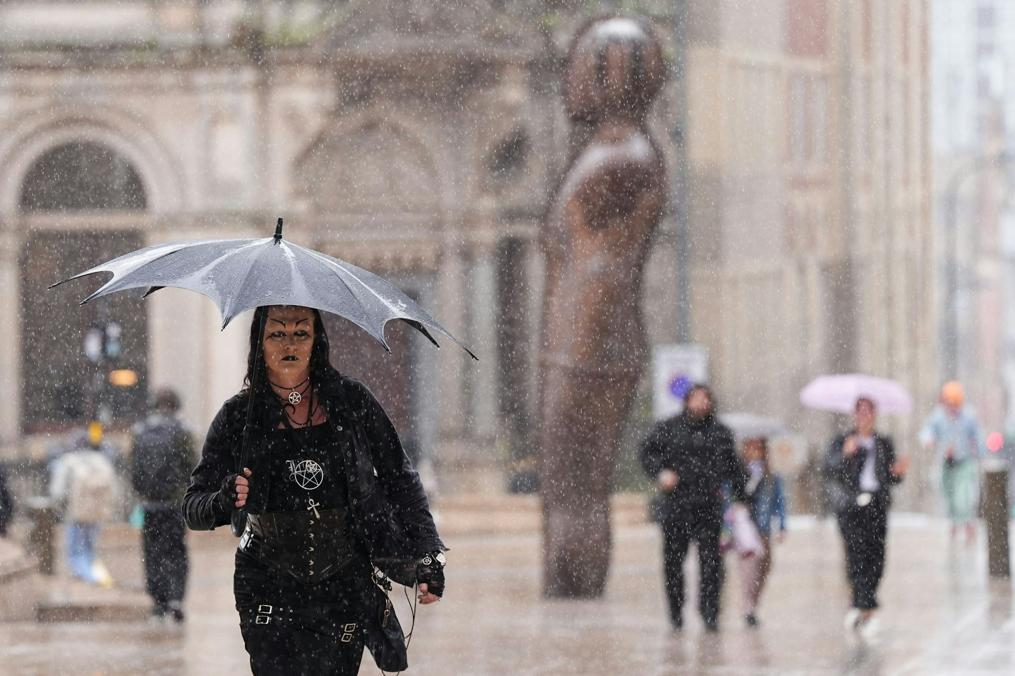Sturm Floris sorgt für Unwetter in Großbritannien und Irland.