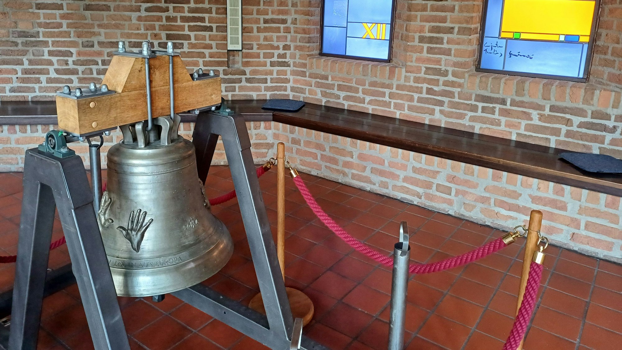 Die Friedensglocke erklingt beim Abendfrieden, eine Veranstaltung des „Runden Tisches Frieden“.