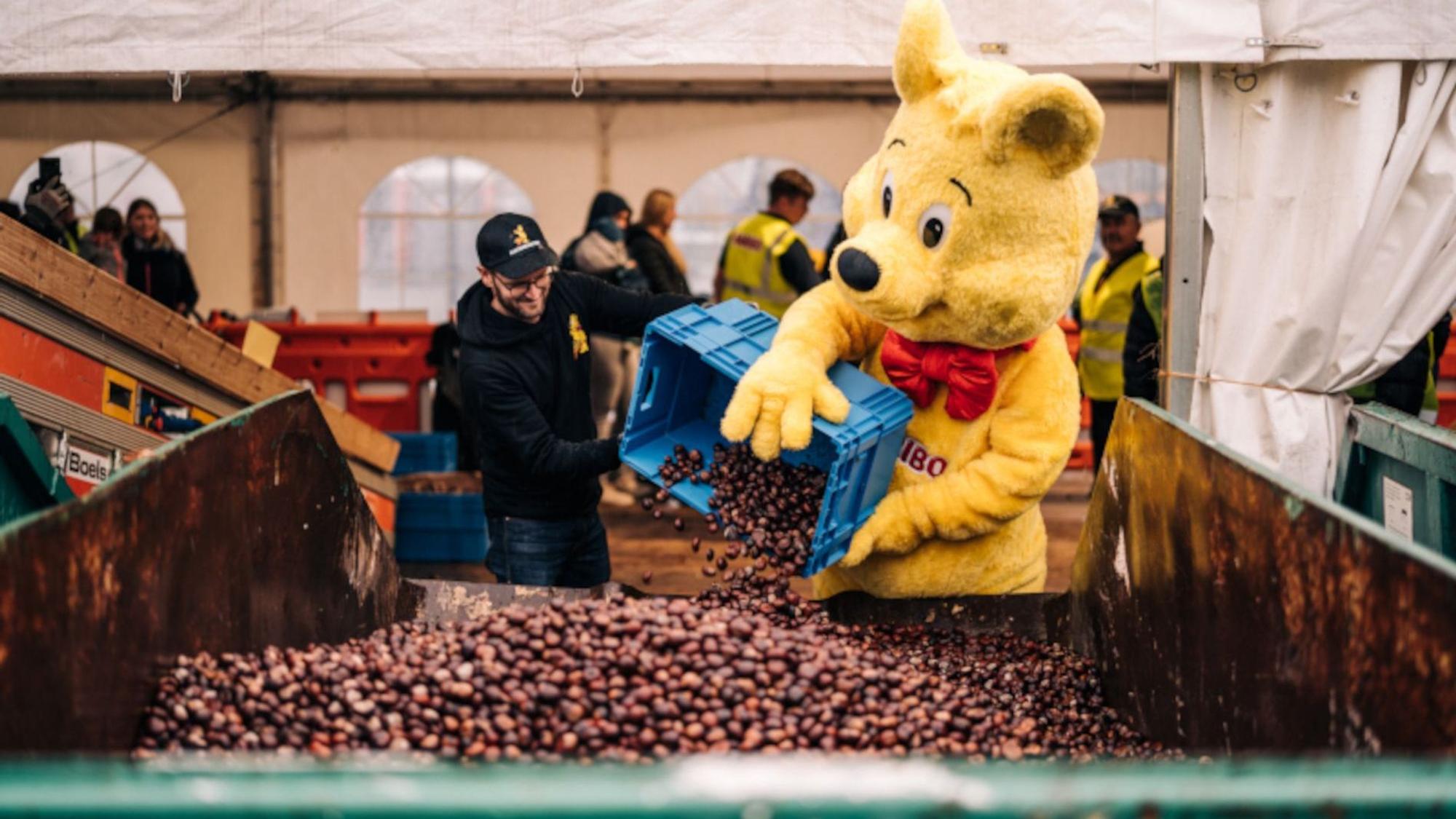 Der Haribo-Goldbär hilft bei der Kastanien-Aktion 2022. Für 2026 musste das Unternehmen die beliebte Aktion leider absagen.