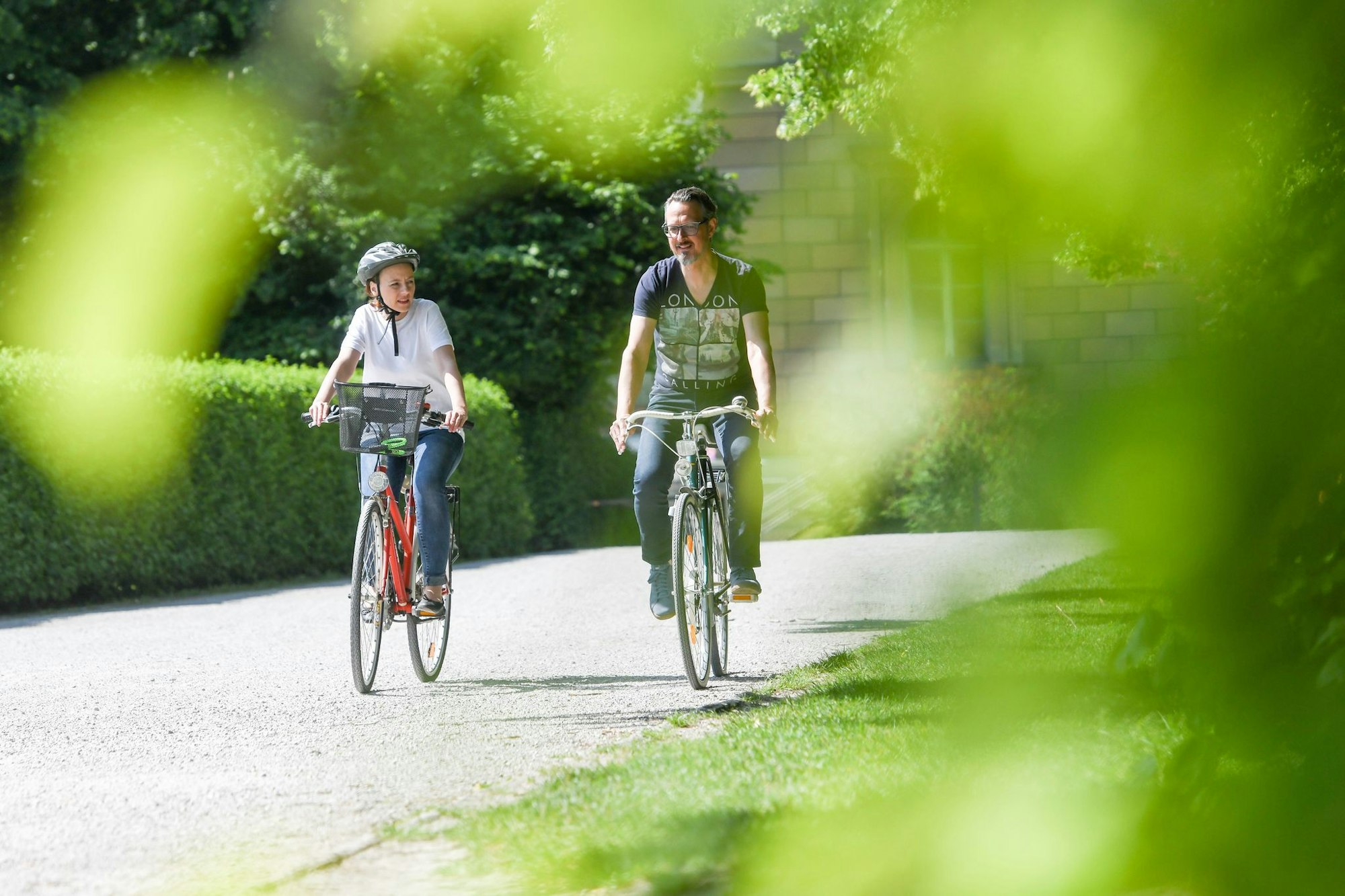 Zur Arbeit, zum Supermarkt, zur Verabredung: Wer Wege im Alltag zu Fuß oder Fahrrad zurücklegt, hat am Ende des Tages automatisch mehr Bewegung.