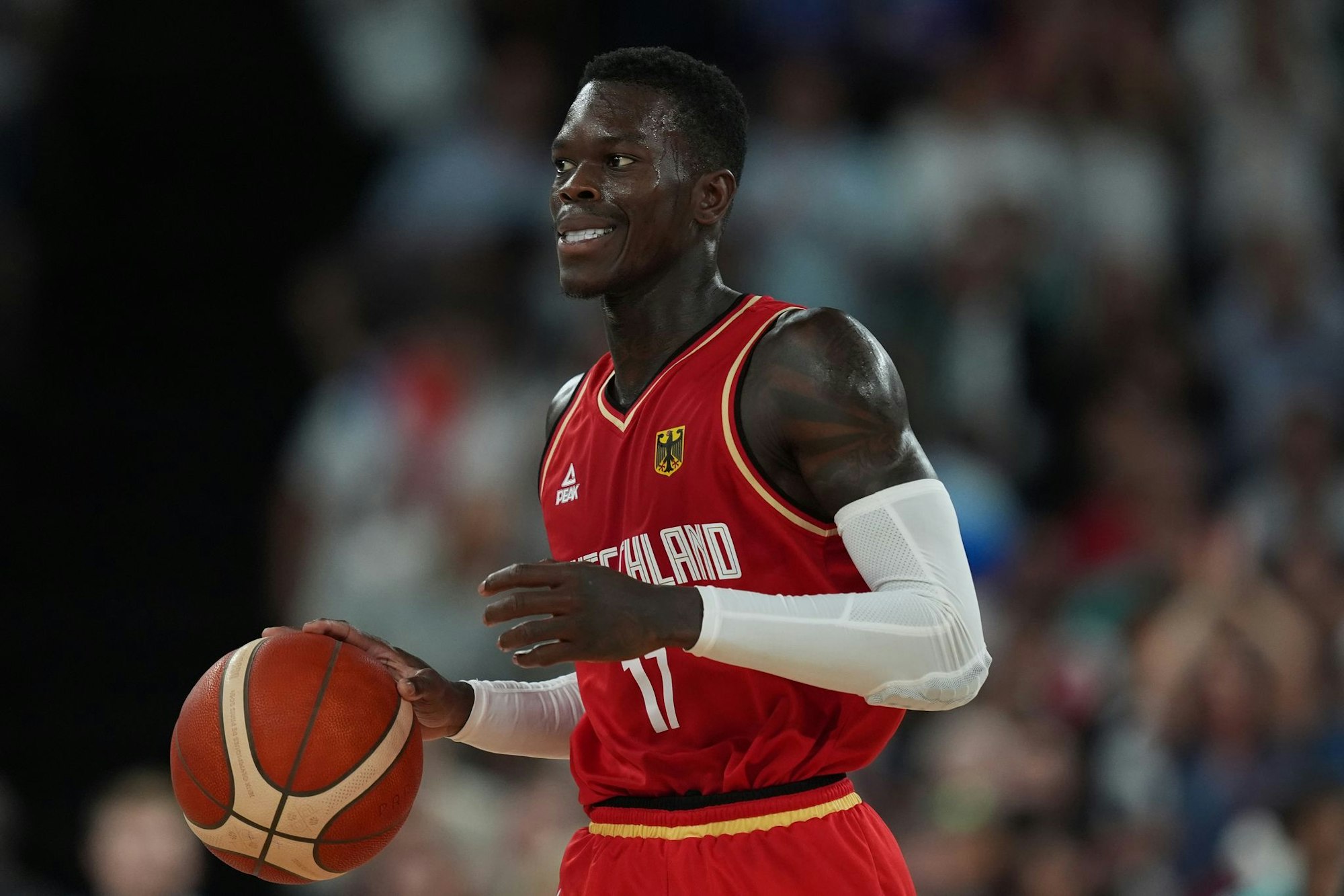 Dennis Schröder hat sich für gleiche Prämien für Männer und Frauen eingesetzt.