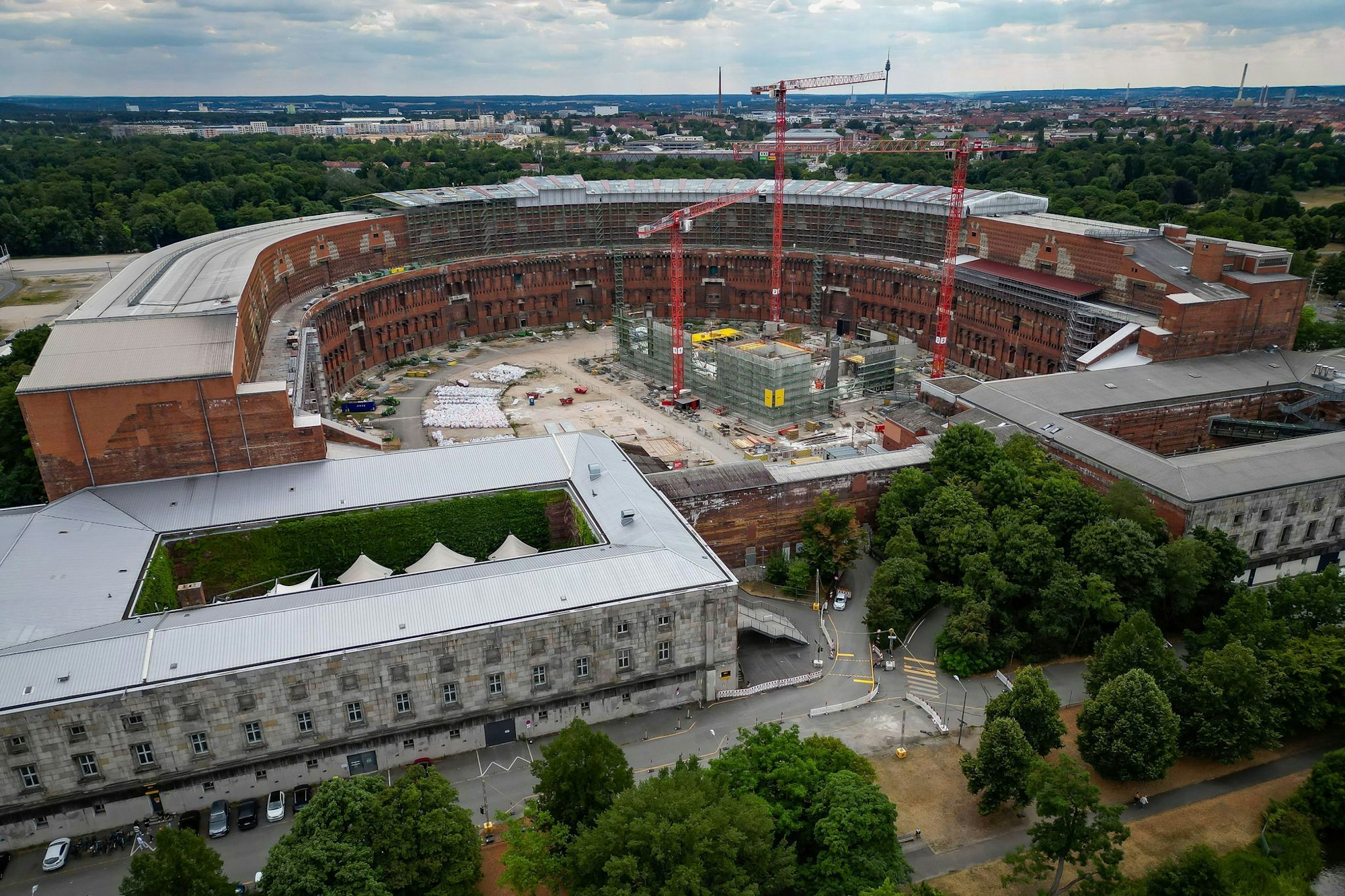 Künftig wird mehr als die Hälfte des hufeisenförmigen Baus mit Kultur belebt sein.