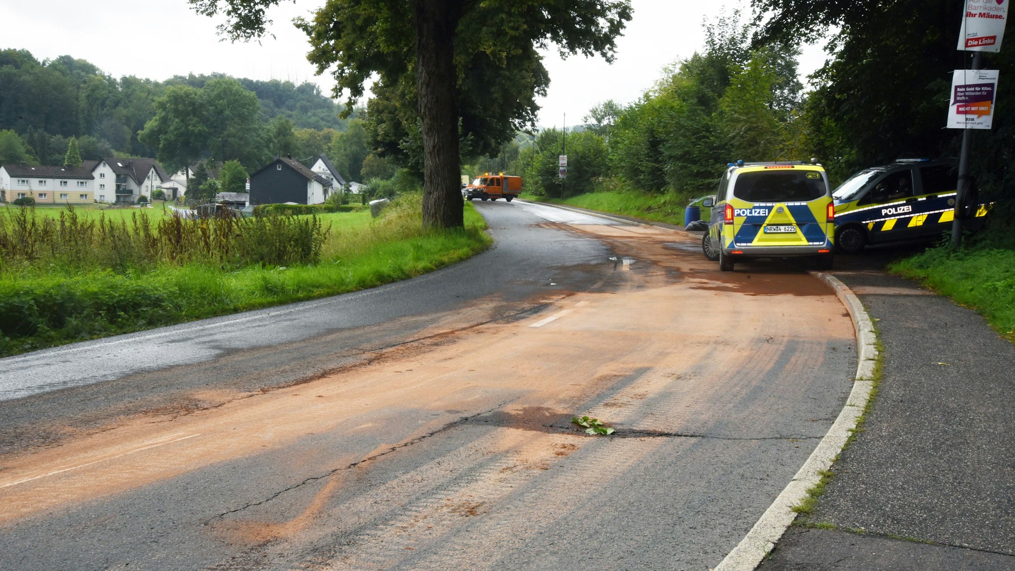 Streifenwagen der Polizei an der Unfallstelle