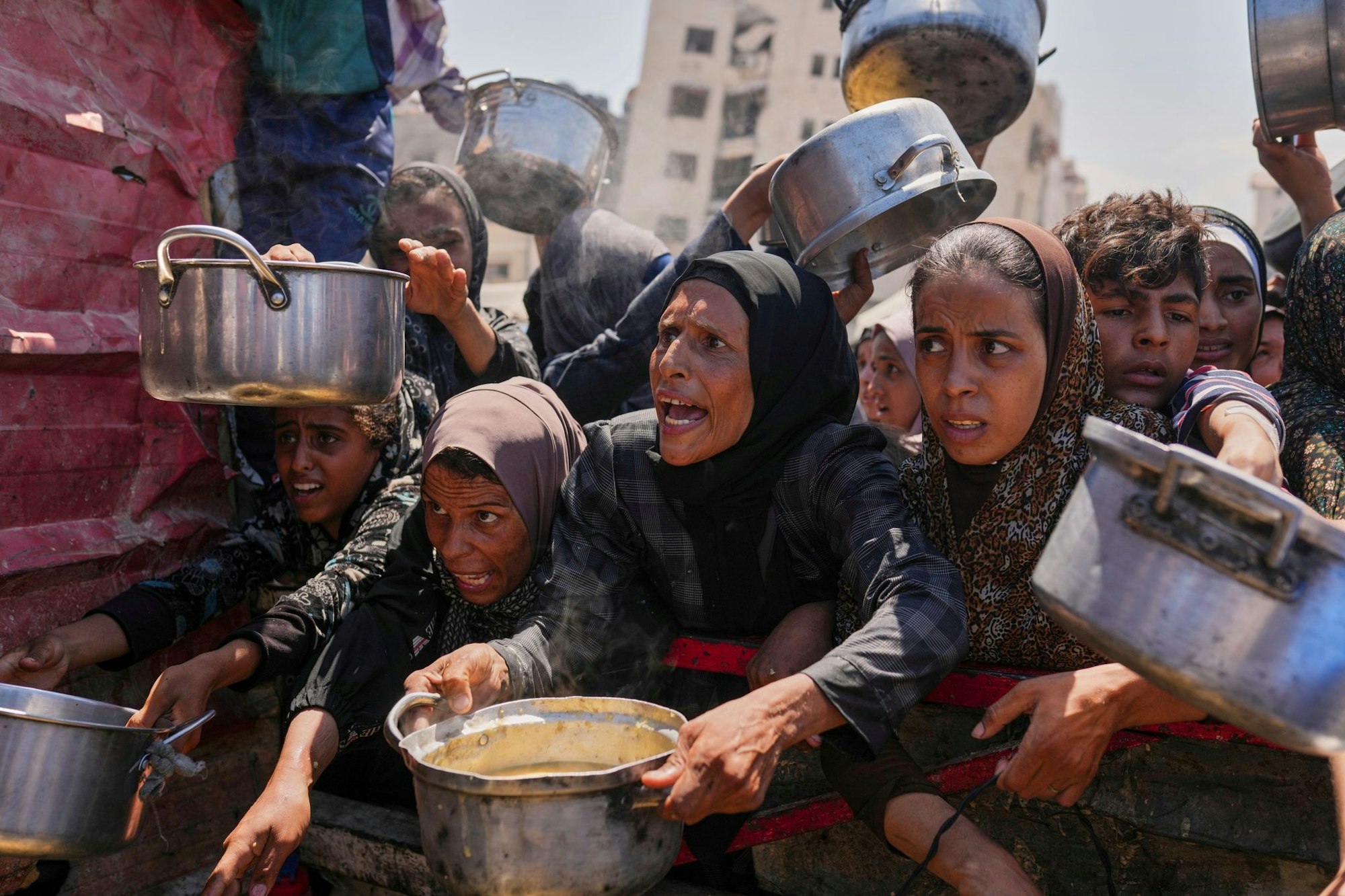 Die Menschen in Gaza kämpfen um knappe Lebensmittel.