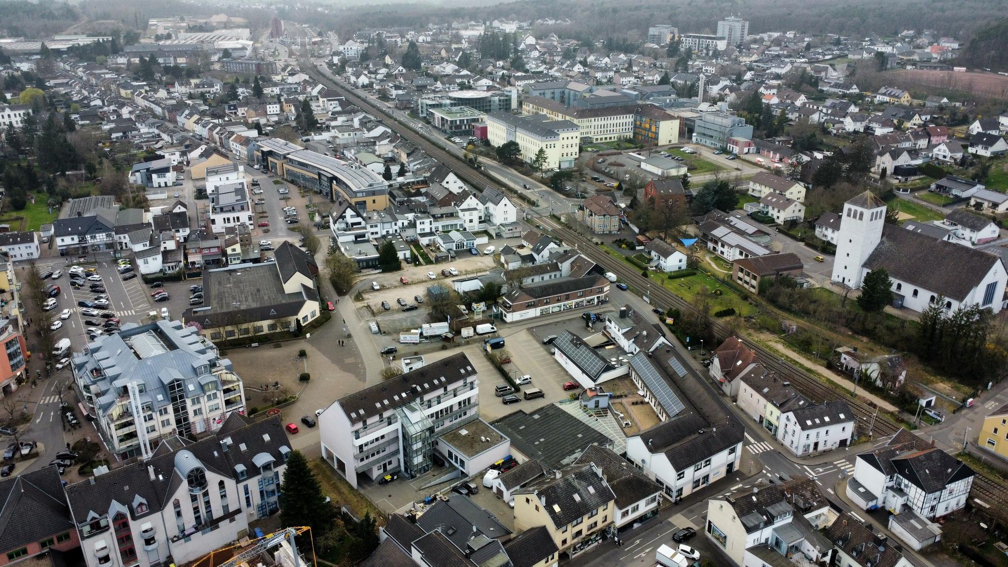 Das Drohnenbild zeigt die Stadtmitte von Mechernich.