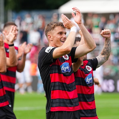 03.08.2025, xydrx, Fußball, 3.Liga, Viktoria Köln - FC Schweinfurt 05, Saison 2025 2026, Sportpark Höhenberg: David Otto Viktoria Köln 10 jubelnd nach dem 2:0 Sieg DFB regulations prohibit any use of photographs as image sequences and or quasi-video. Nordrhein-Westfahlen Deutschland *** 03 08 2025, xydrx, Football, 3 Liga, Viktoria Köln FC Schweinfurt 05, Saison 2025 2026, Sportpark Höhenberg David Otto Viktoria Köln 10 jubelnd nach dem 2 0 Sieg DFB regulations prohibit any use of photographs as image sequences and or quasi video Nordrhein Westfahlen Germany