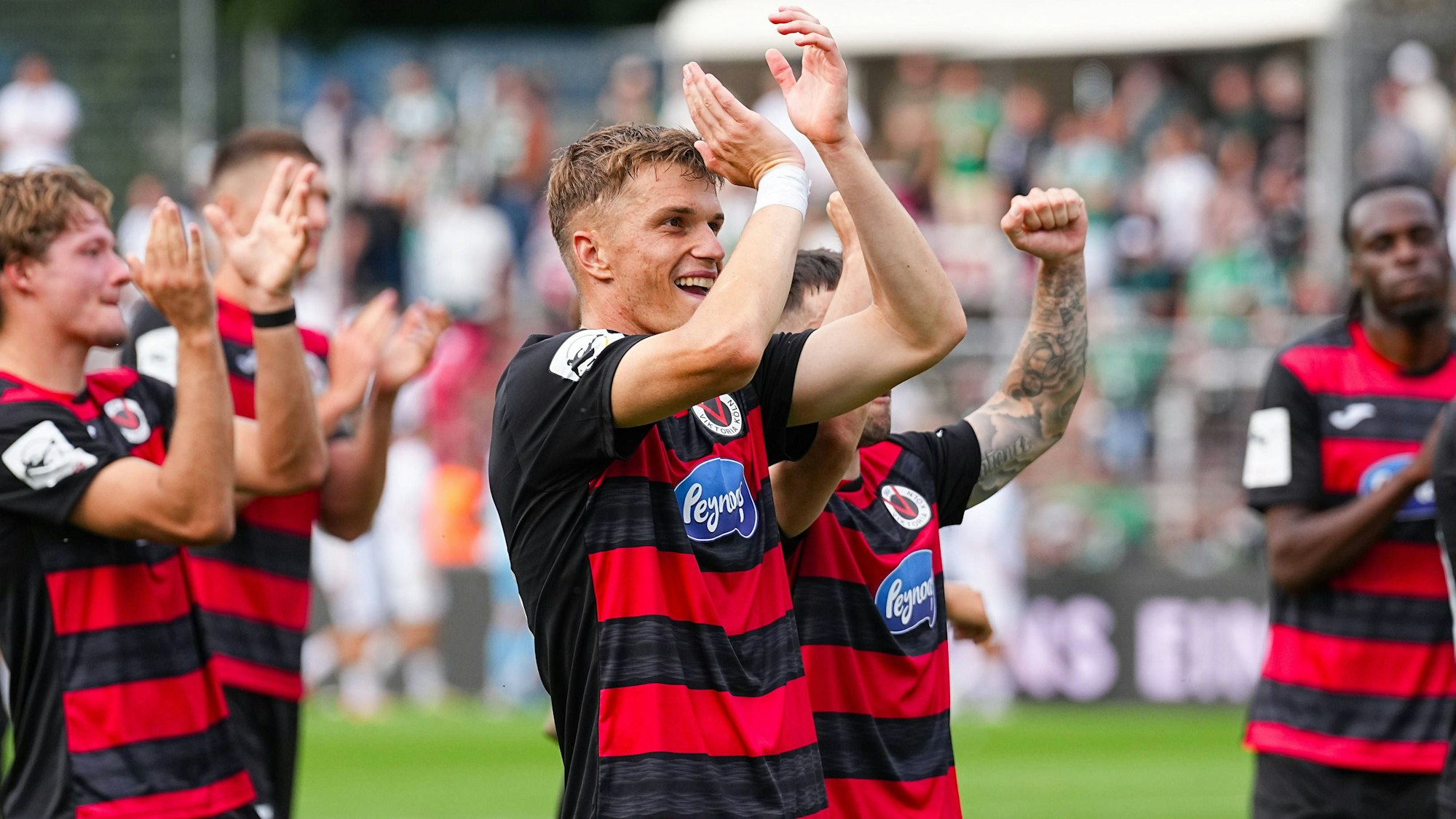 03.08.2025, xydrx, Fußball, 3.Liga, Viktoria Köln - FC Schweinfurt 05, Saison 2025 2026, Sportpark Höhenberg: David Otto Viktoria Köln 10 jubelnd nach dem 2:0 Sieg DFB regulations prohibit any use of photographs as image sequences and or quasi-video. Nordrhein-Westfahlen Deutschland *** 03 08 2025, xydrx, Football, 3 Liga, Viktoria Köln FC Schweinfurt 05, Saison 2025 2026, Sportpark Höhenberg David Otto Viktoria Köln 10 jubelnd nach dem 2 0 Sieg DFB regulations prohibit any use of photographs as image sequences and or quasi video Nordrhein Westfahlen Germany