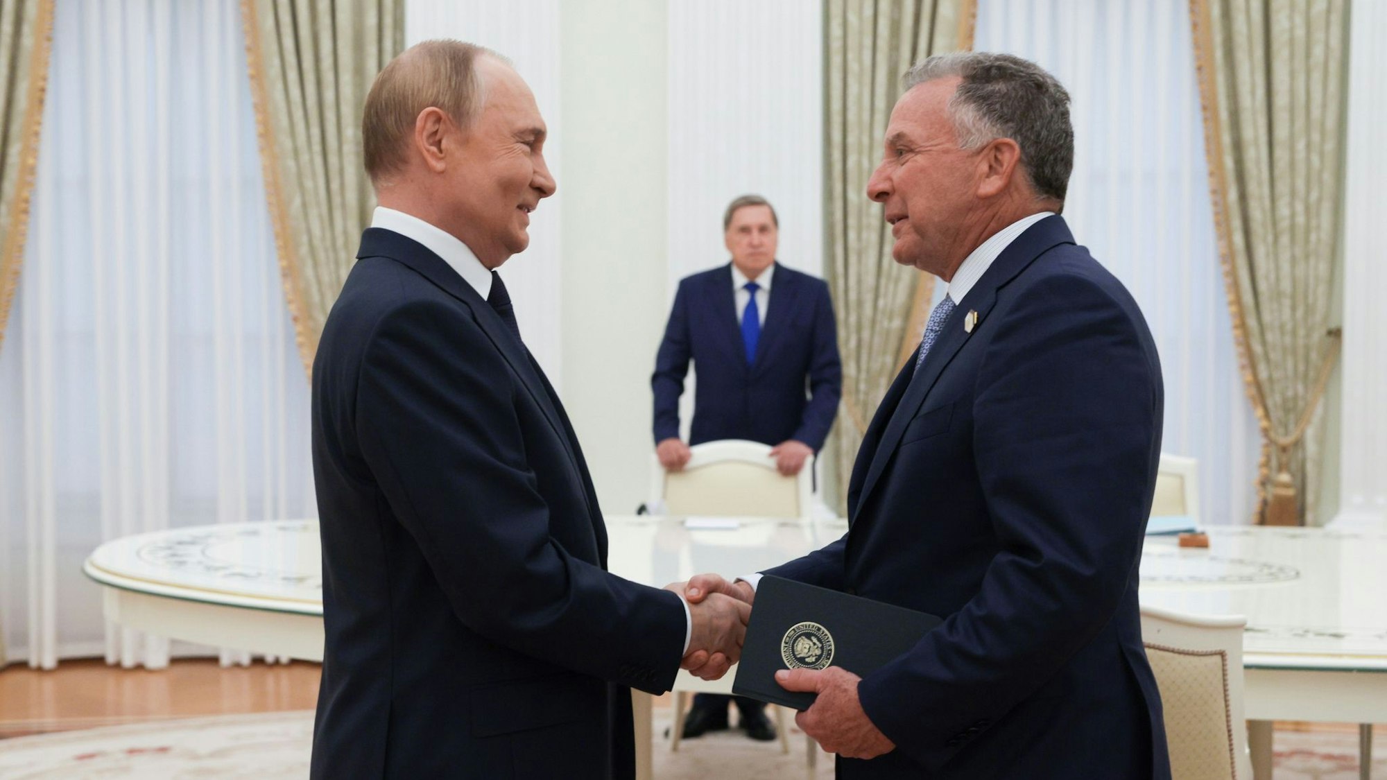 US-Präsident Trump hat Bundeskanzler Merz über das Treffen seines Sondergesandten Witkoff mit Kreml-Chef Putin informiert. Foto:Gavriil Grigorov/Pool Sputnik Kremlin/AP/dpa