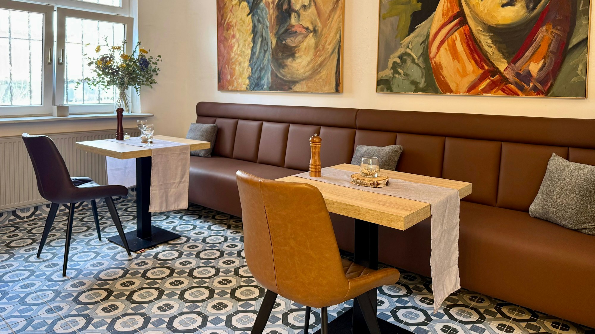 Französisches Flair bietet das Café Lavendel im ehemaligen JaJa auf der Frankfurter Straße in Hennef.