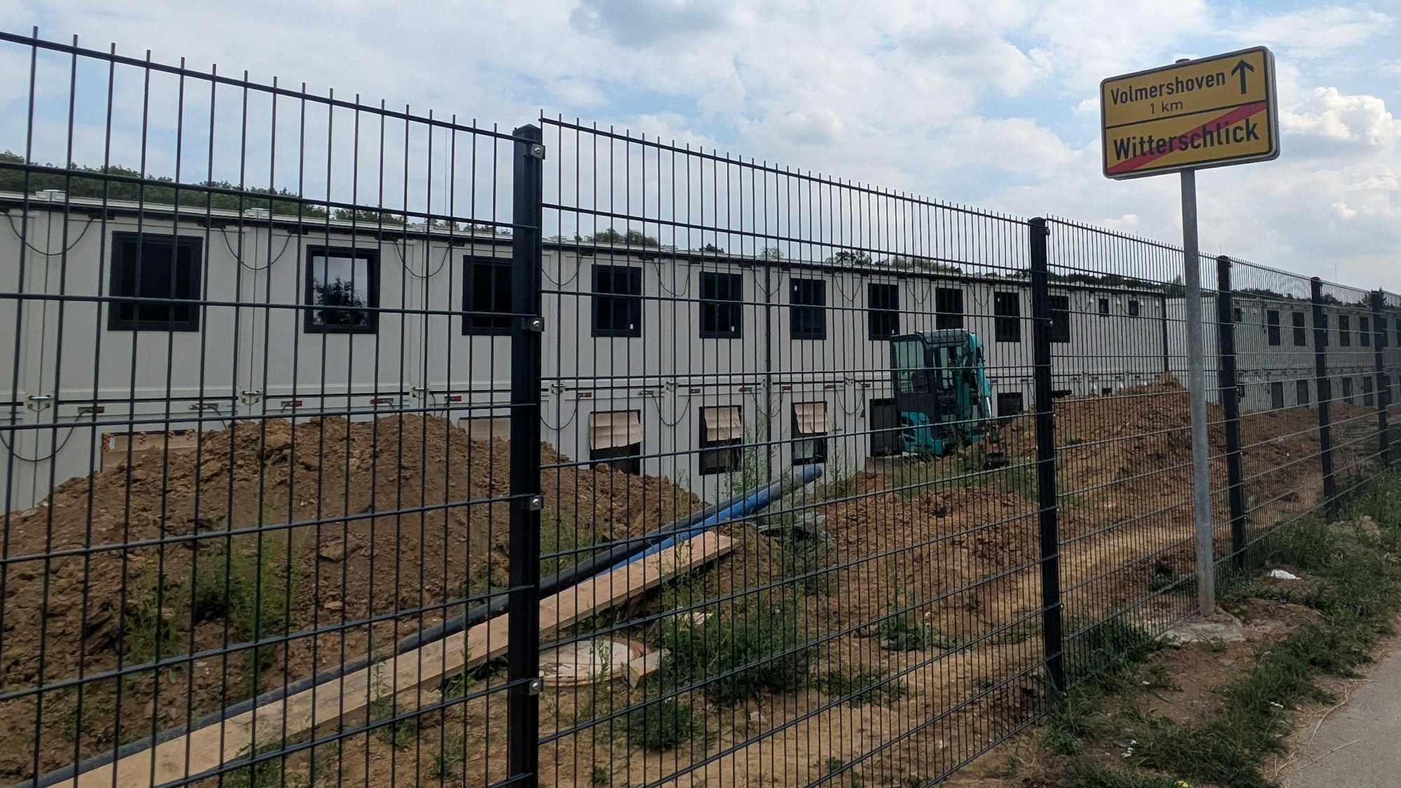 Die Zentrale Unterbringungseinheit für Geflüchtete entsteht an der Hauptstraße zwischen Witterschlick und Volmershoven-Heidgen.