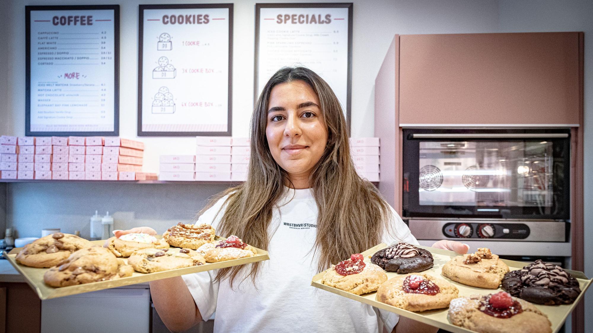 Bermal Demirel in ihrem Cookie Geschäft auf der Pfeilstraße