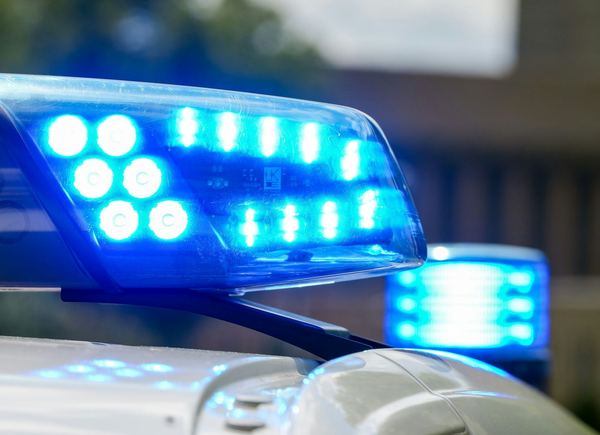 Ein Fußgänger wird bei Bielefeld von einem Lkw tödlich verletzt. (Symbolfoto)
