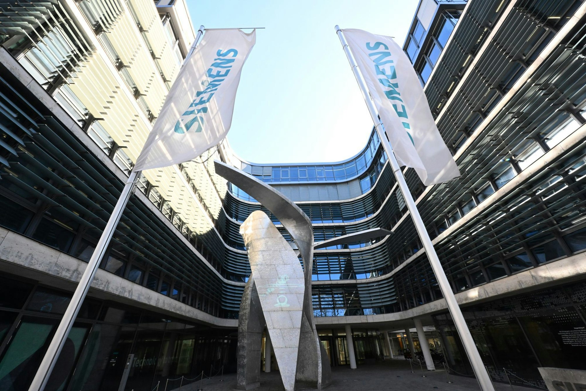 Siemens zeigt sich relativ unbeeindruckt von den weltweiten Verwerfungen. (Archivbild)