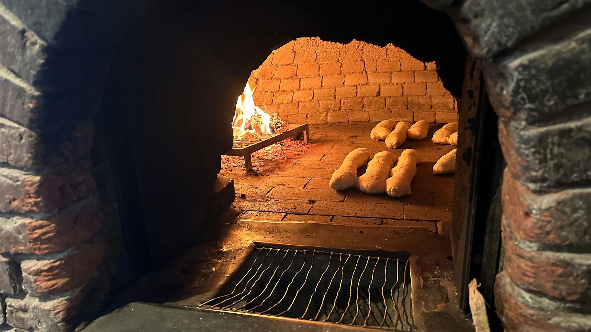 Im Holzofen im Via Veneto wird auch frisches Brot gebacken.