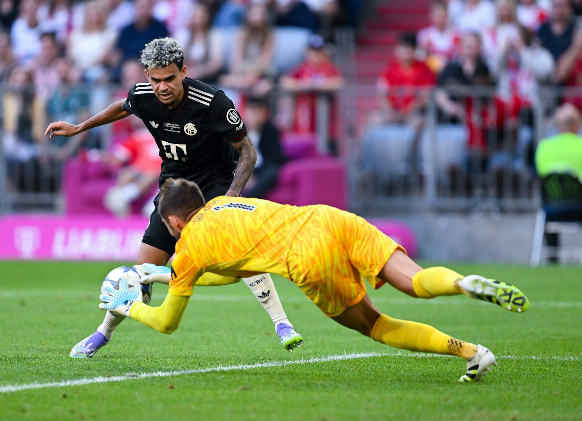 Der neue Stürmerstar Luis Diaz lief zum zweiten Mal für den FC Bayern auf.