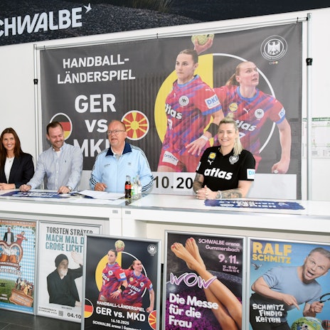 Haben Promis im Gepäck (v.l.): Svenja Schneider, Timo Bay, Wolf-Dietrich „Didi“ Weithöner und Anja Althaus.