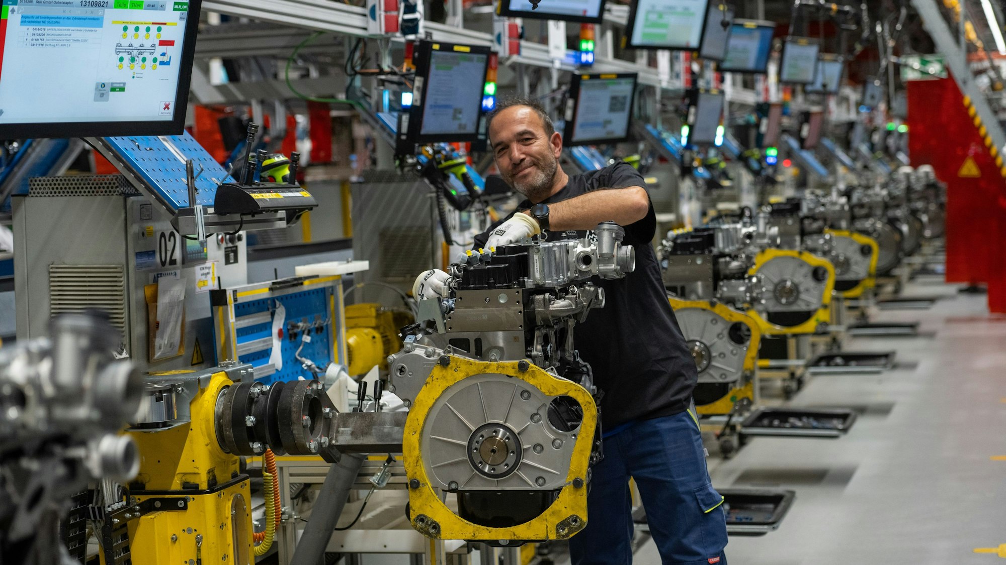 Motorenbauer bei Deutz in Köln Porz.