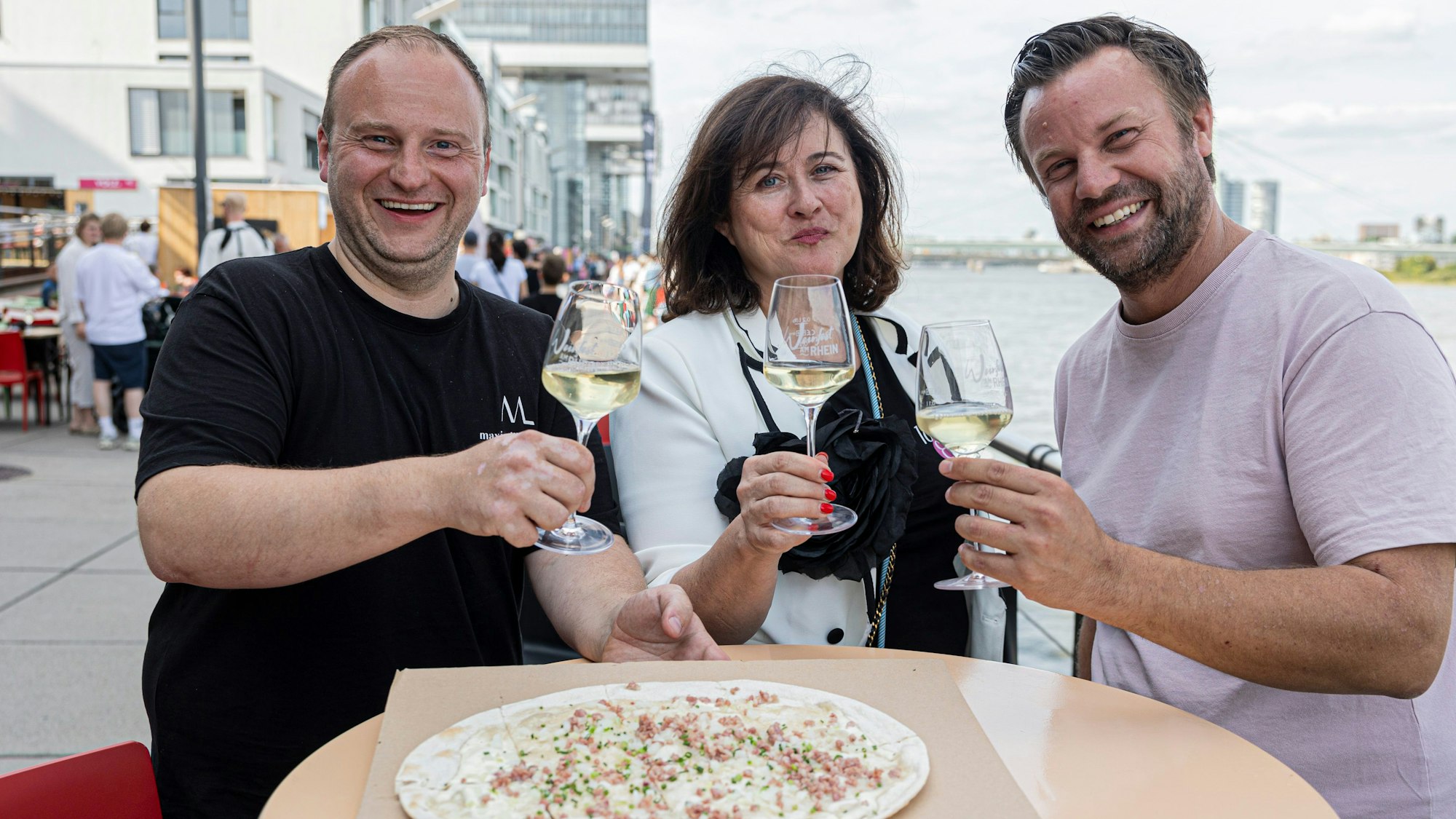 Gastronom Maximilian Lorenz (von links), Sommelière Claudia Stern und Veranstalter Sebastian Lange.